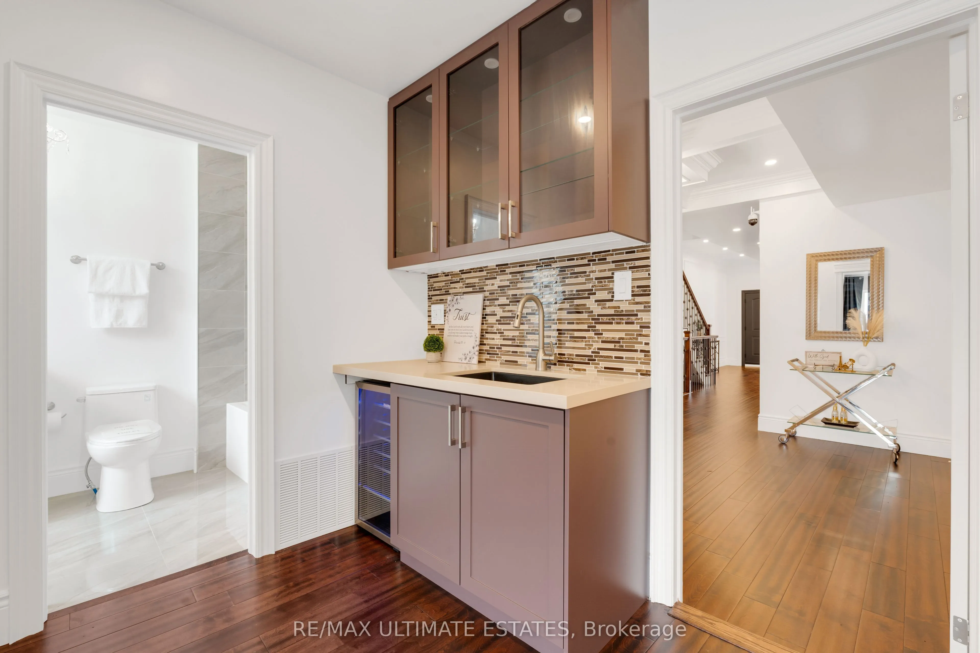 290 Bathurst Street