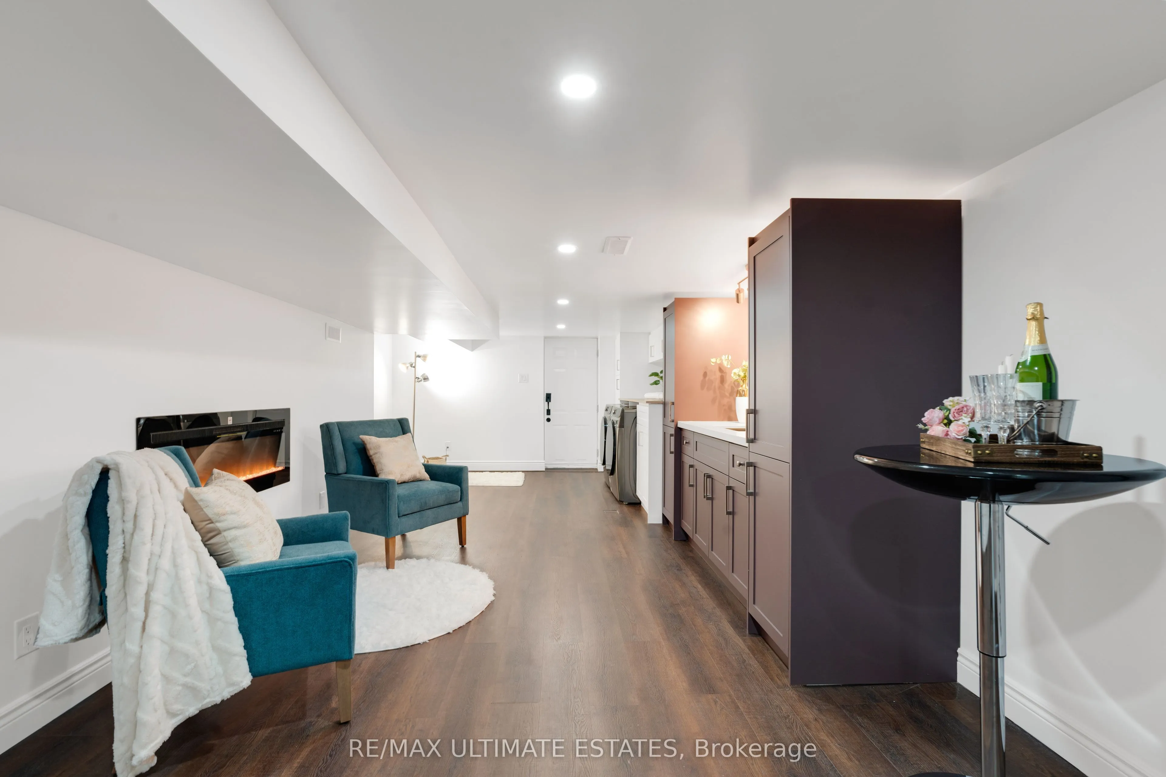 290 Bathurst Street