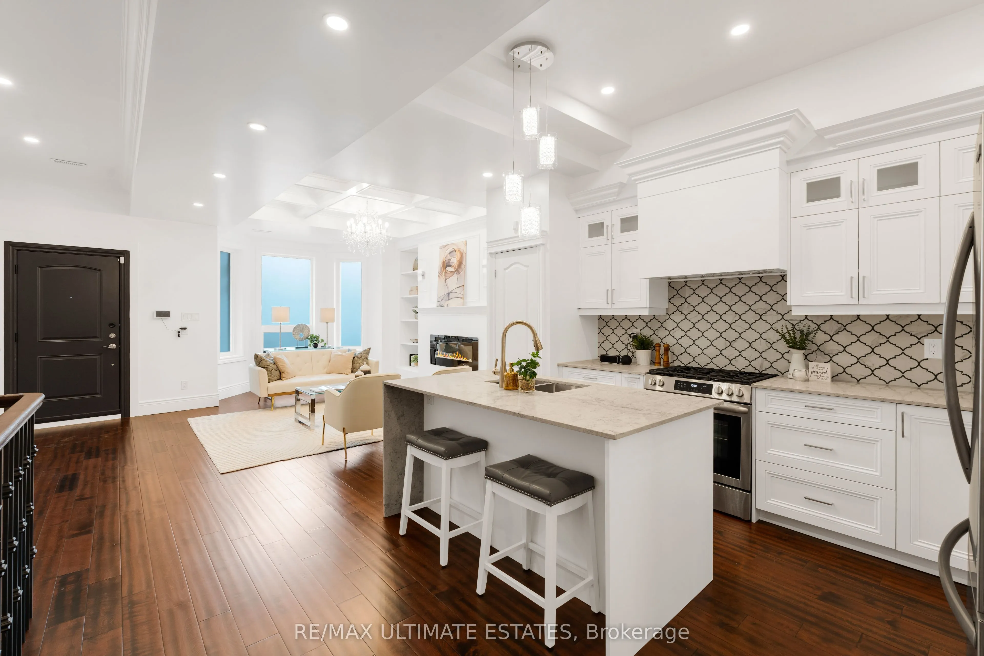 290 Bathurst Street