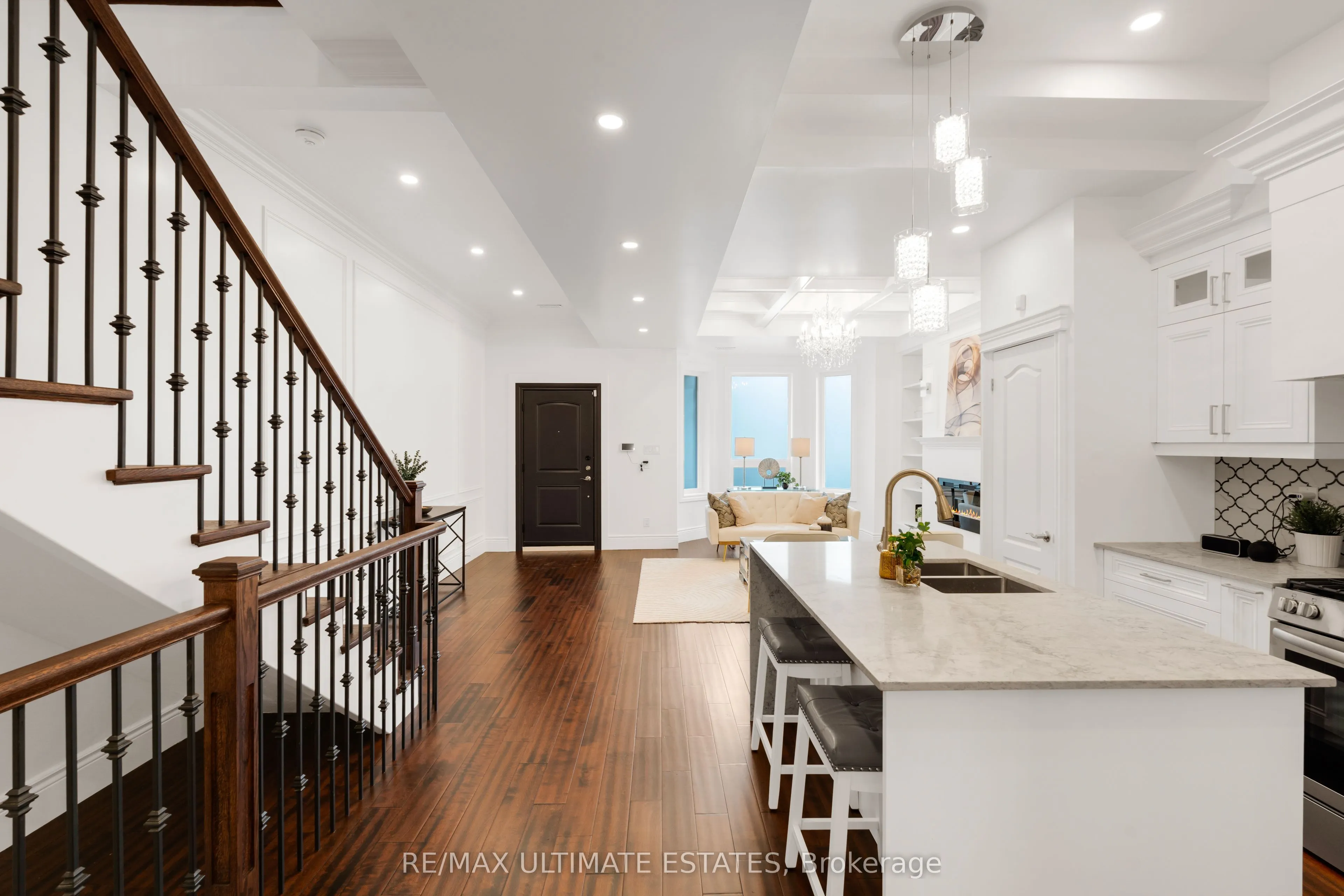 290 Bathurst Street