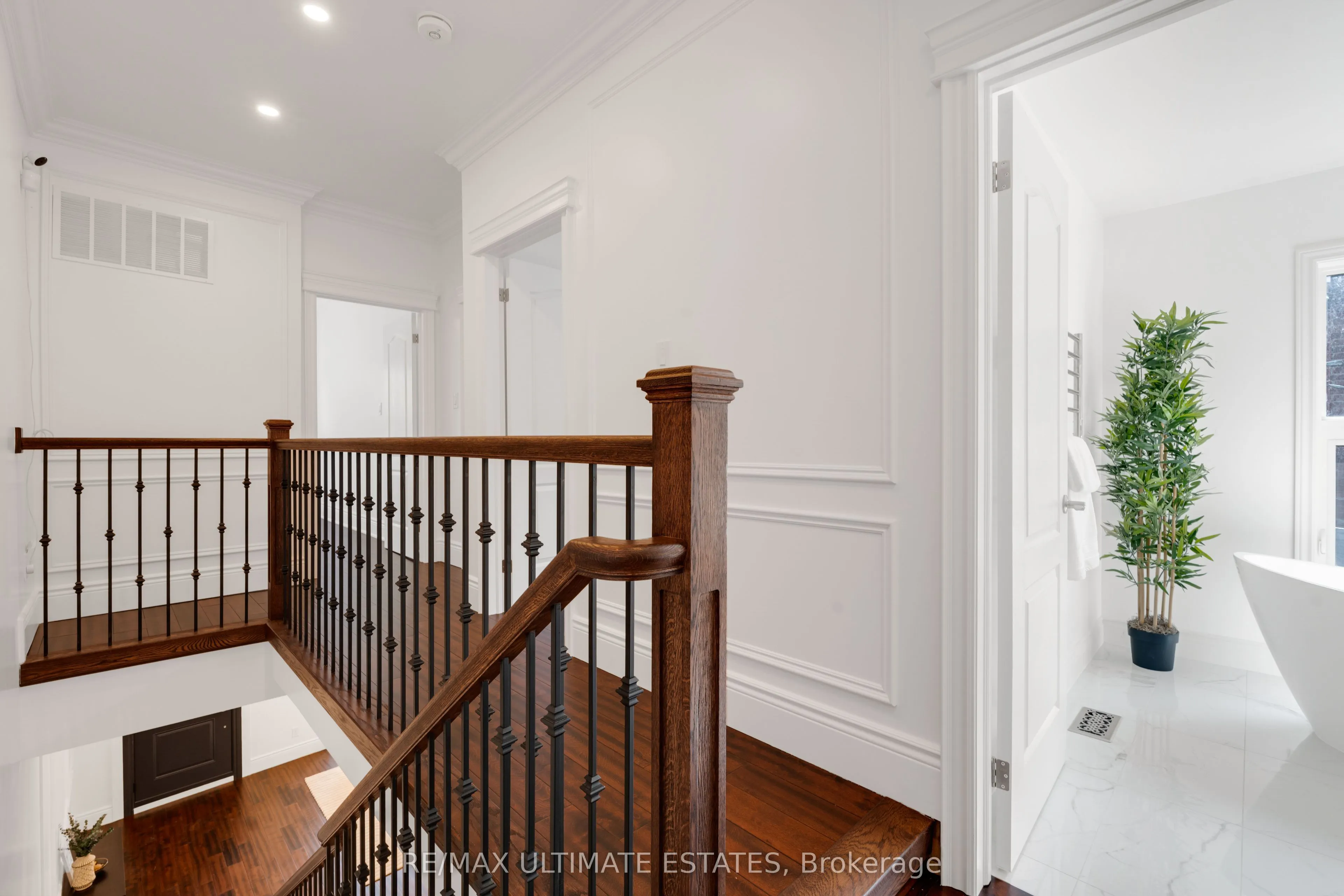 290 Bathurst Street
