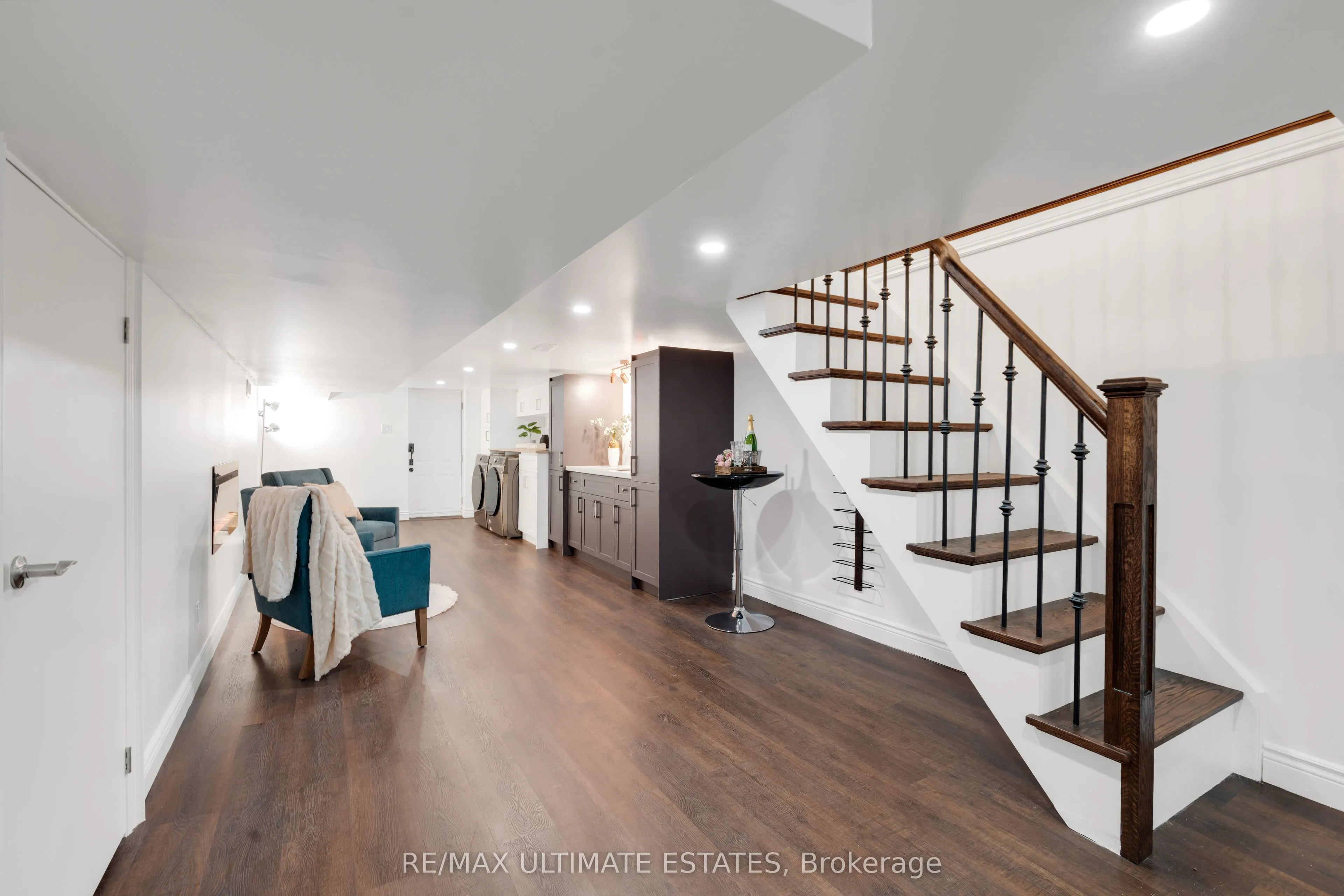 290 Bathurst Street
