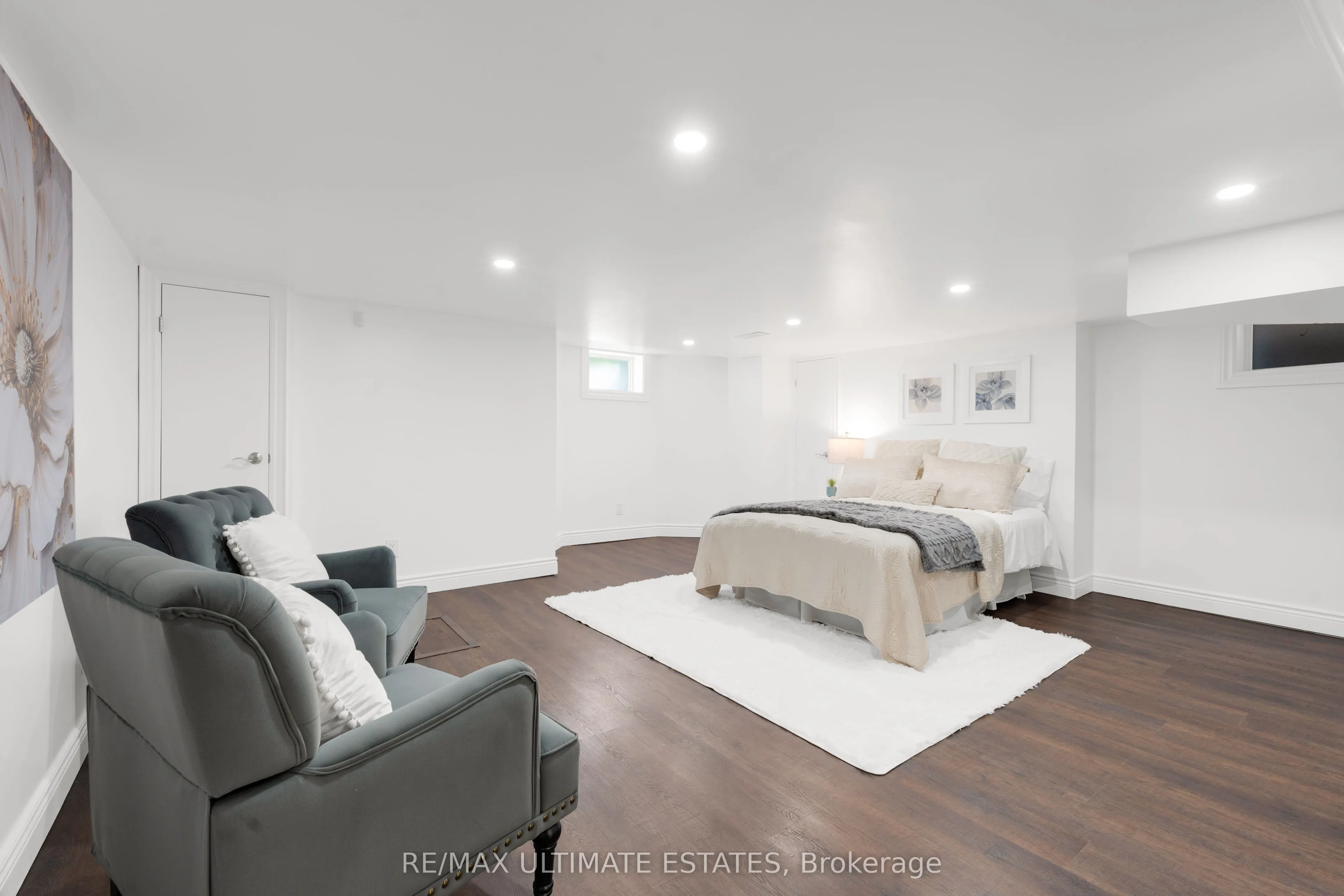 290 Bathurst Street
