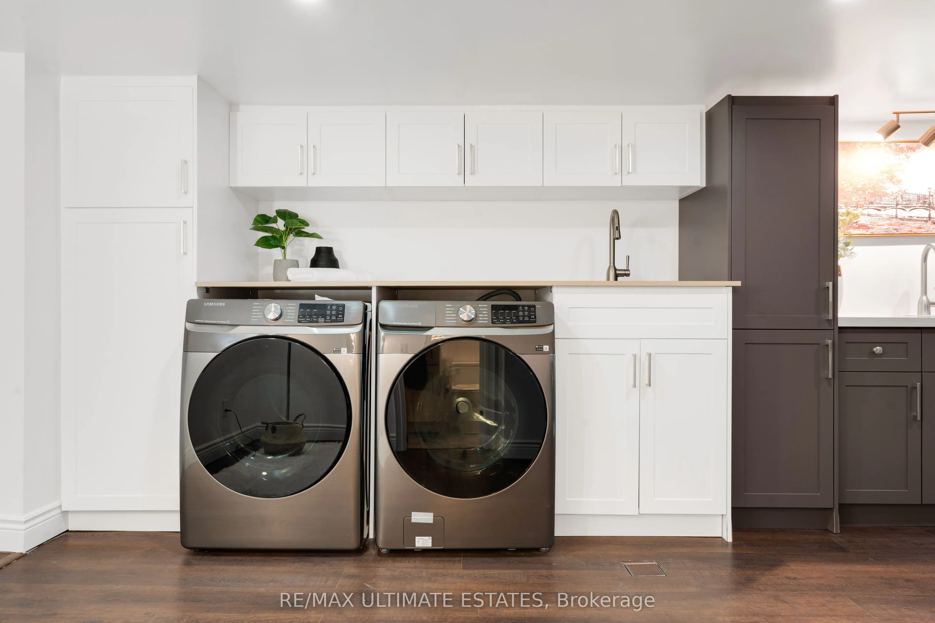 290 Bathurst Street