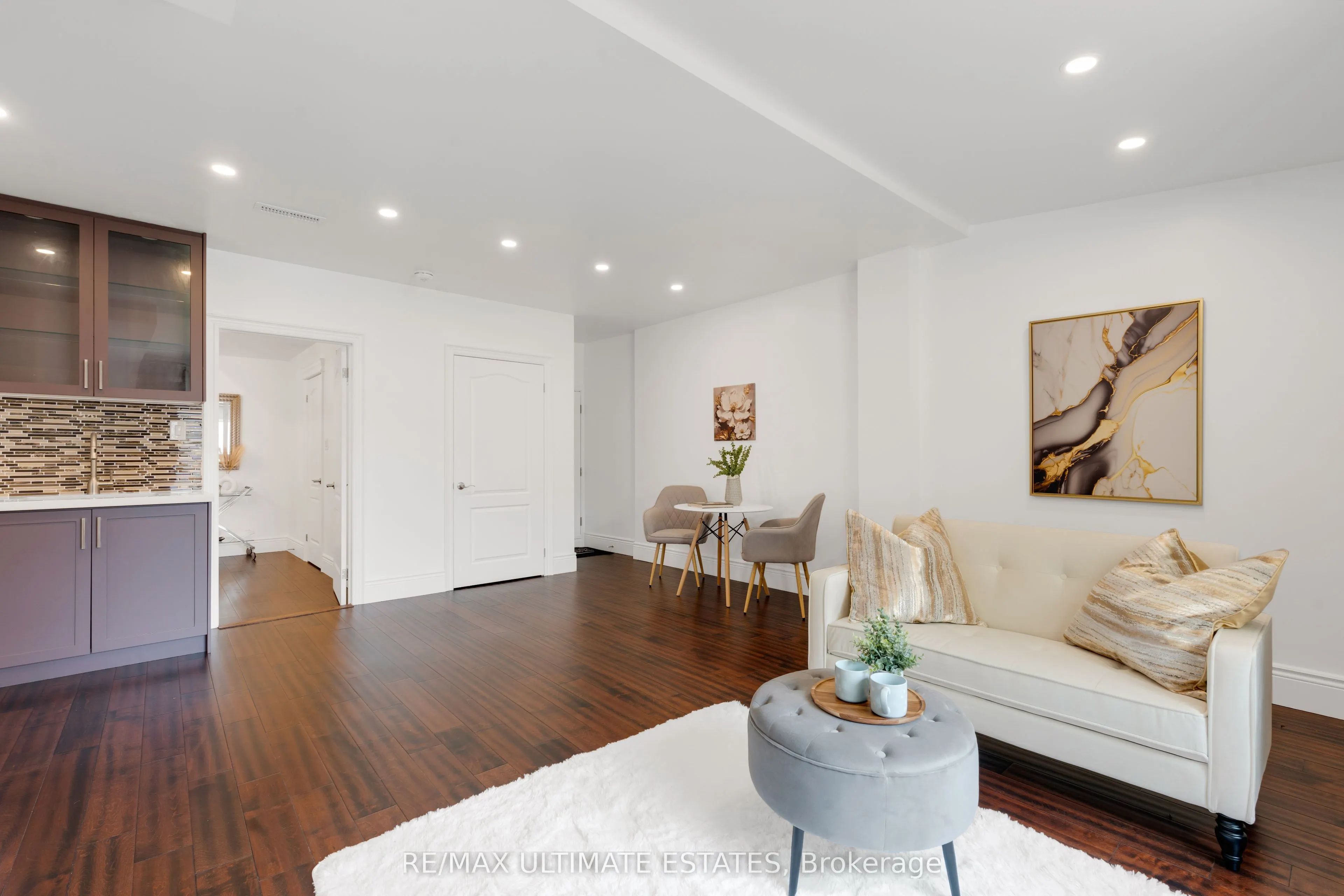 290 Bathurst Street