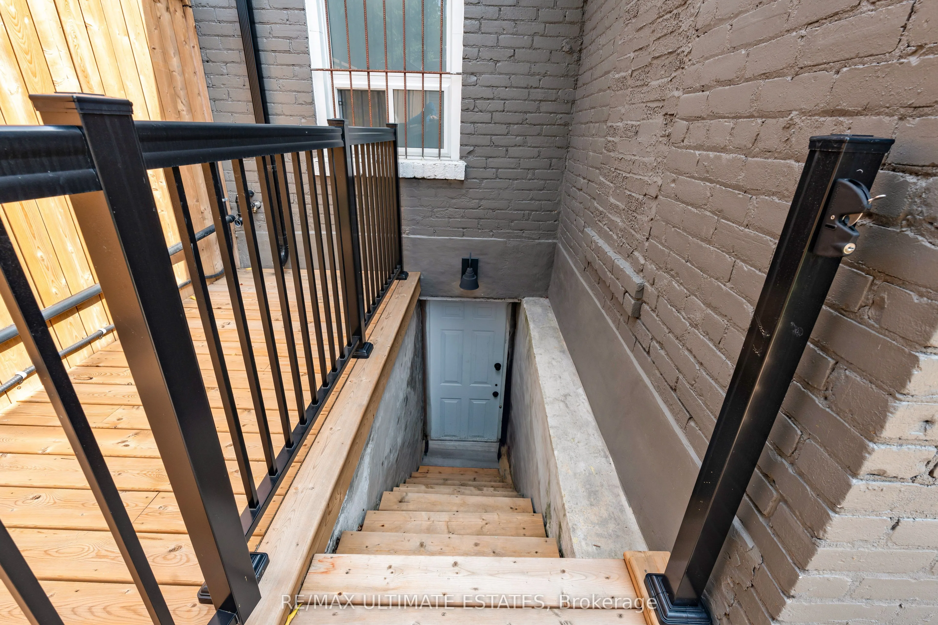 290 Bathurst Street