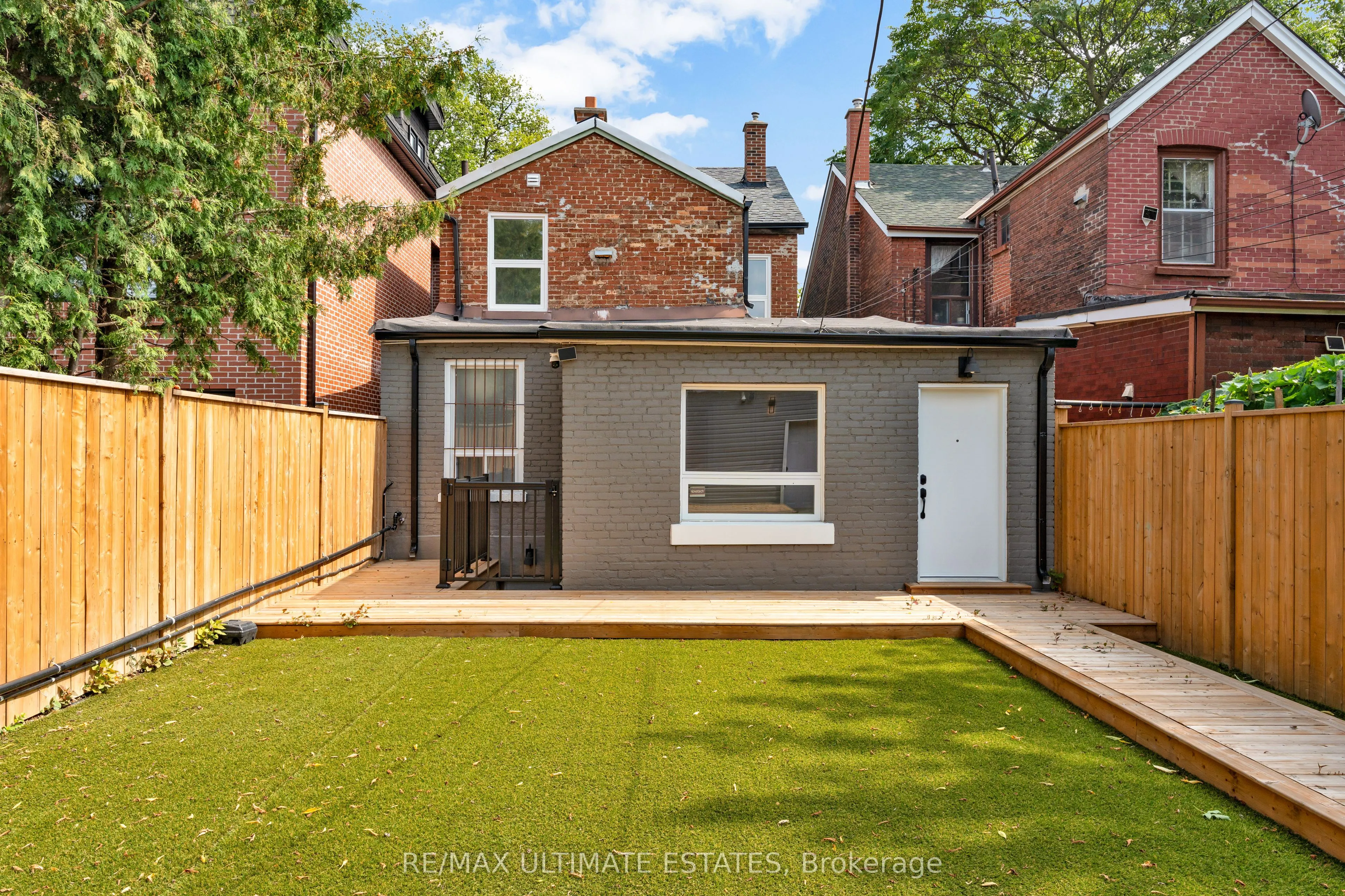 290 Bathurst Street