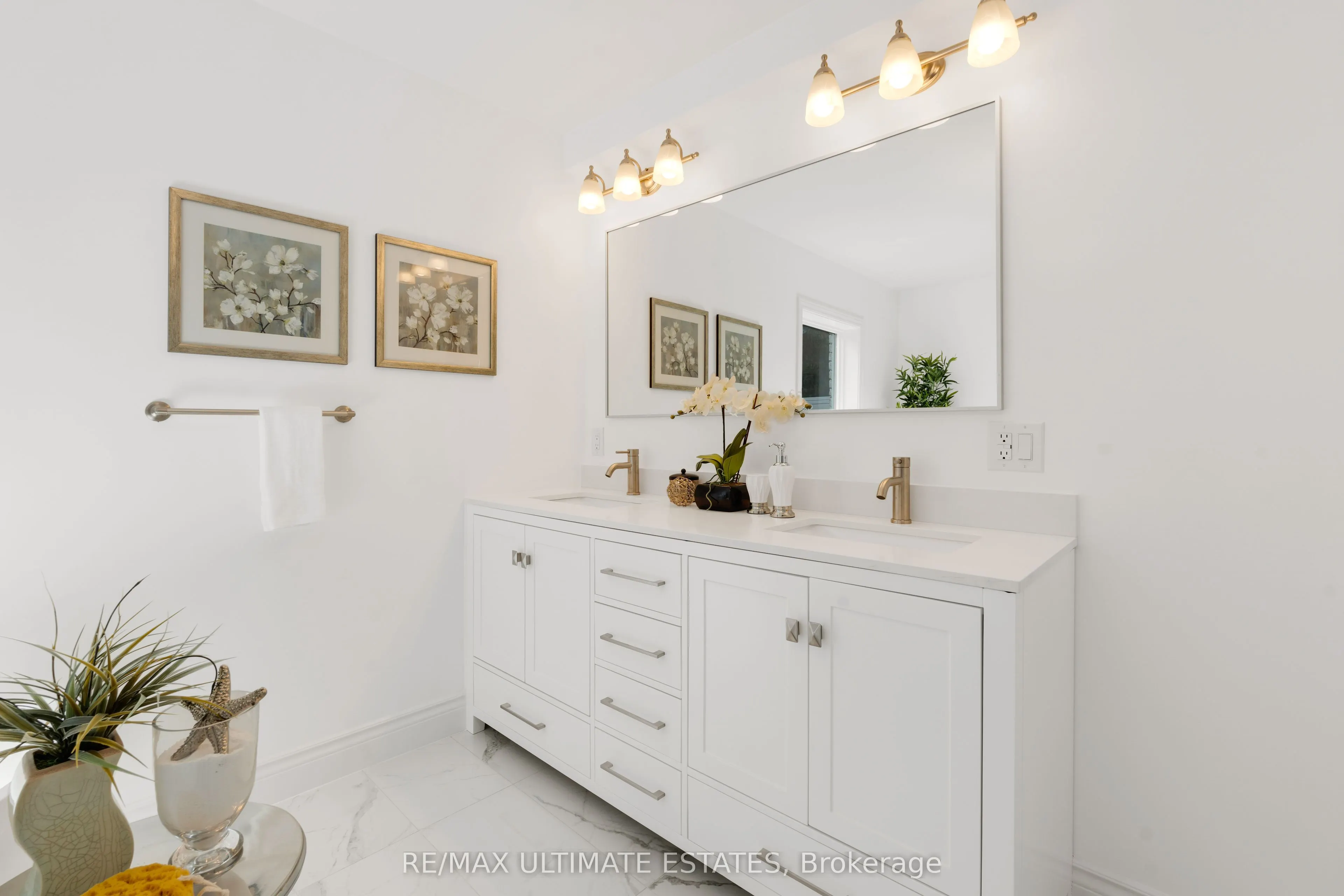 290 Bathurst Street