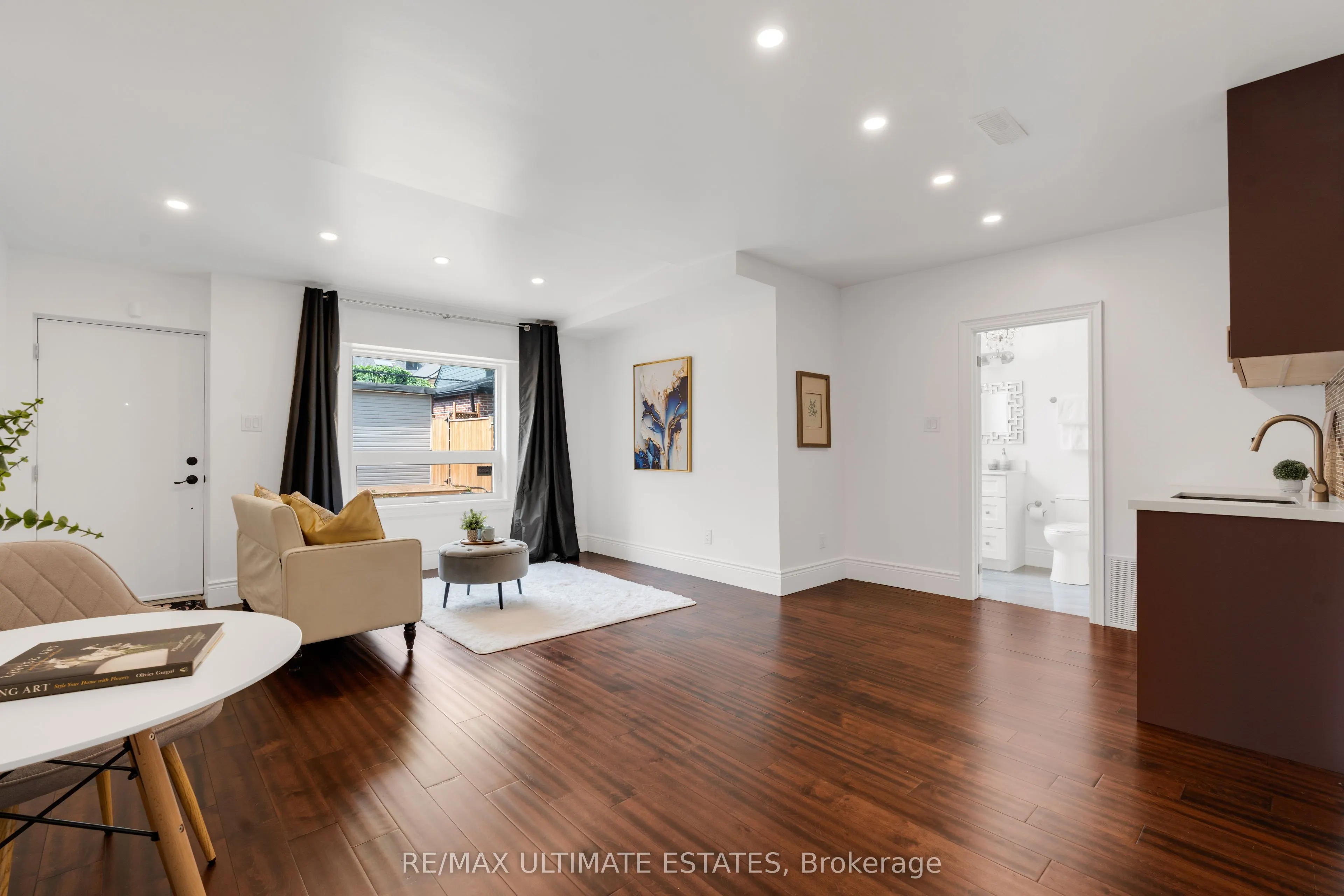 290 Bathurst Street
