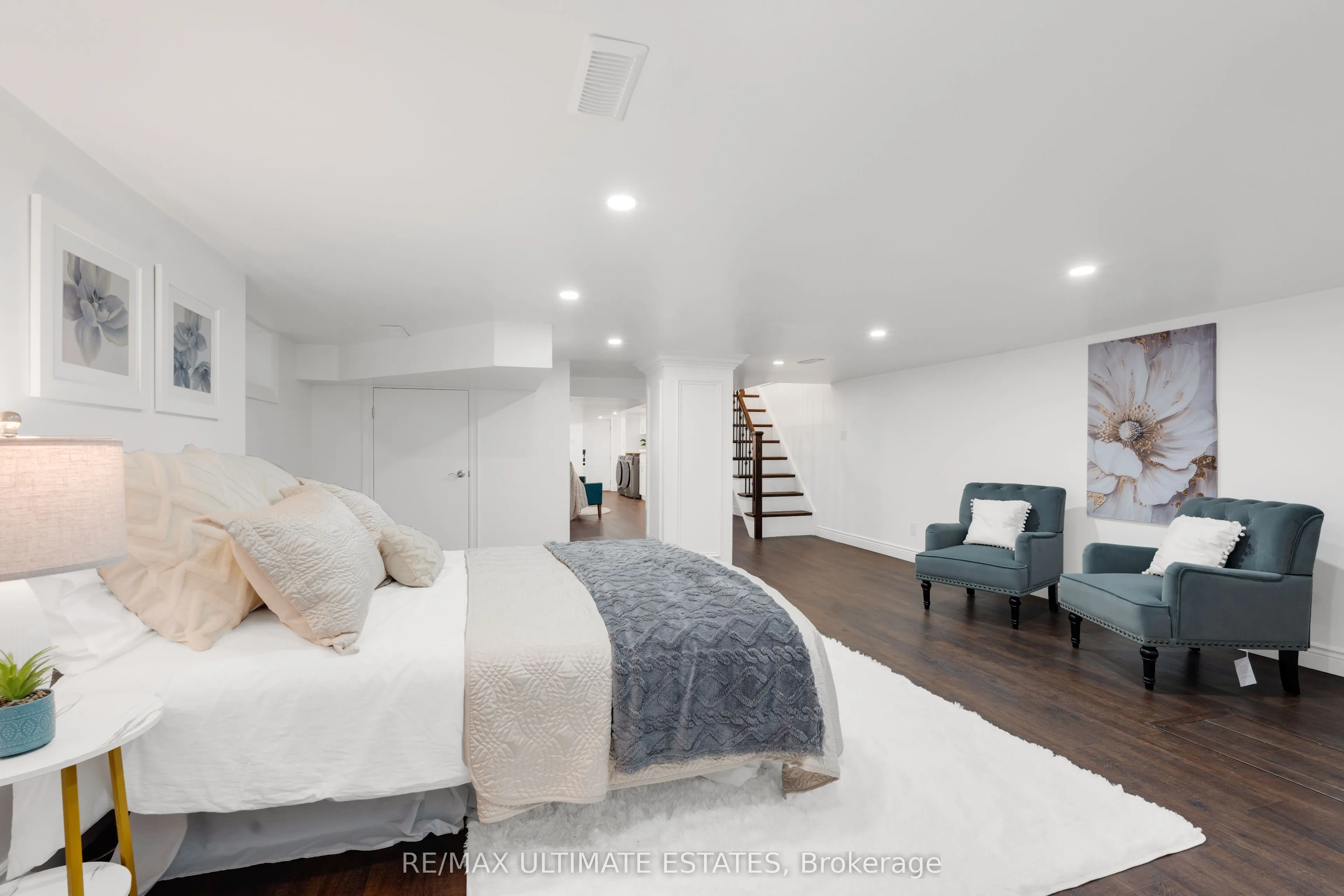290 Bathurst Street