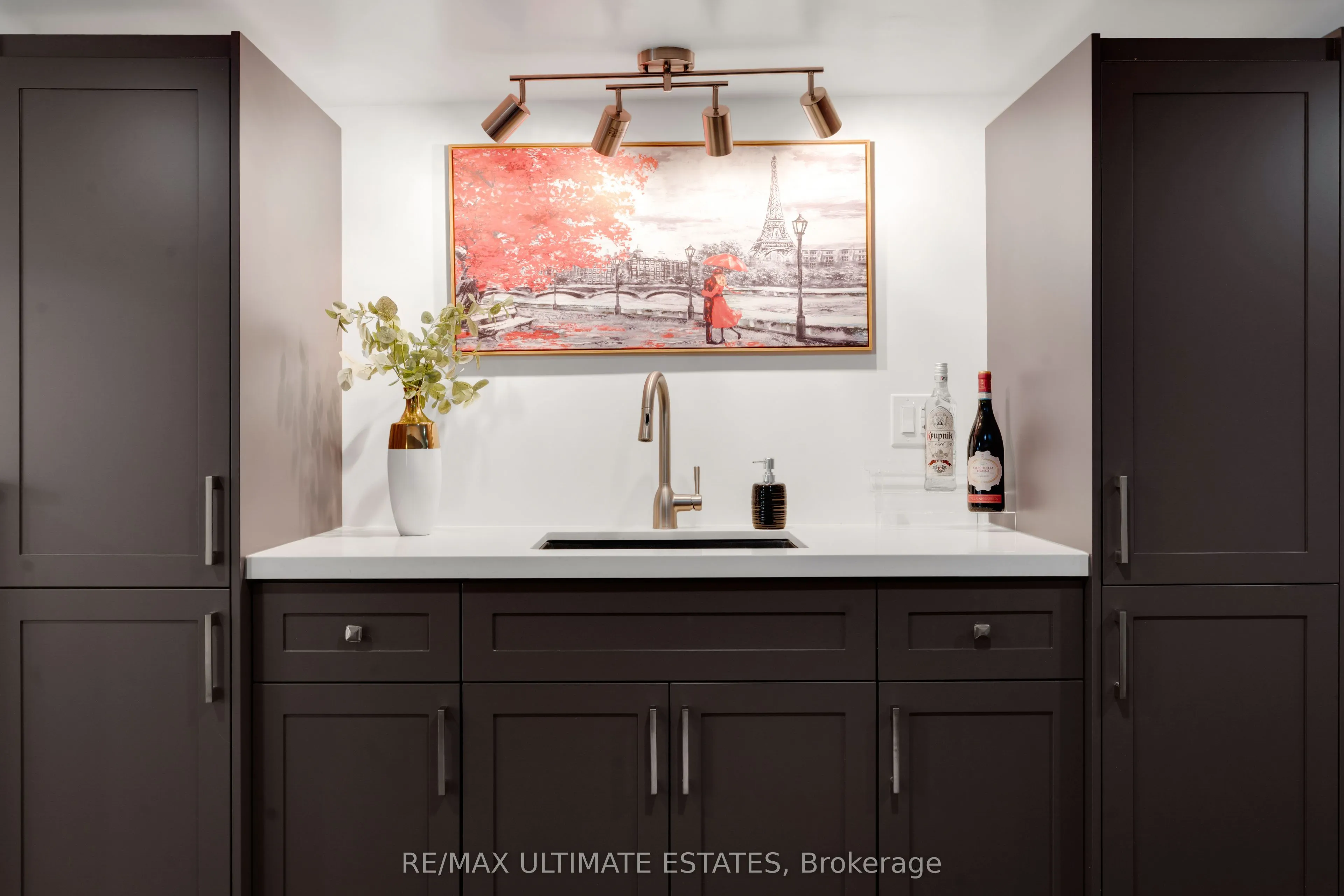 290 Bathurst Street