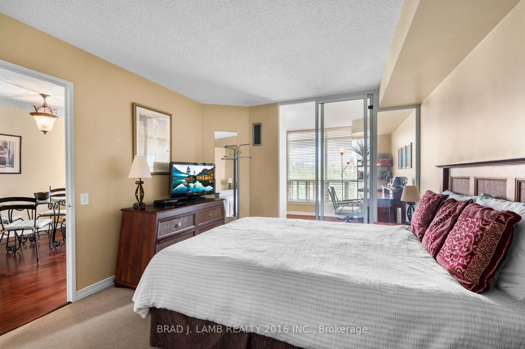 942 Yonge Street, #1008