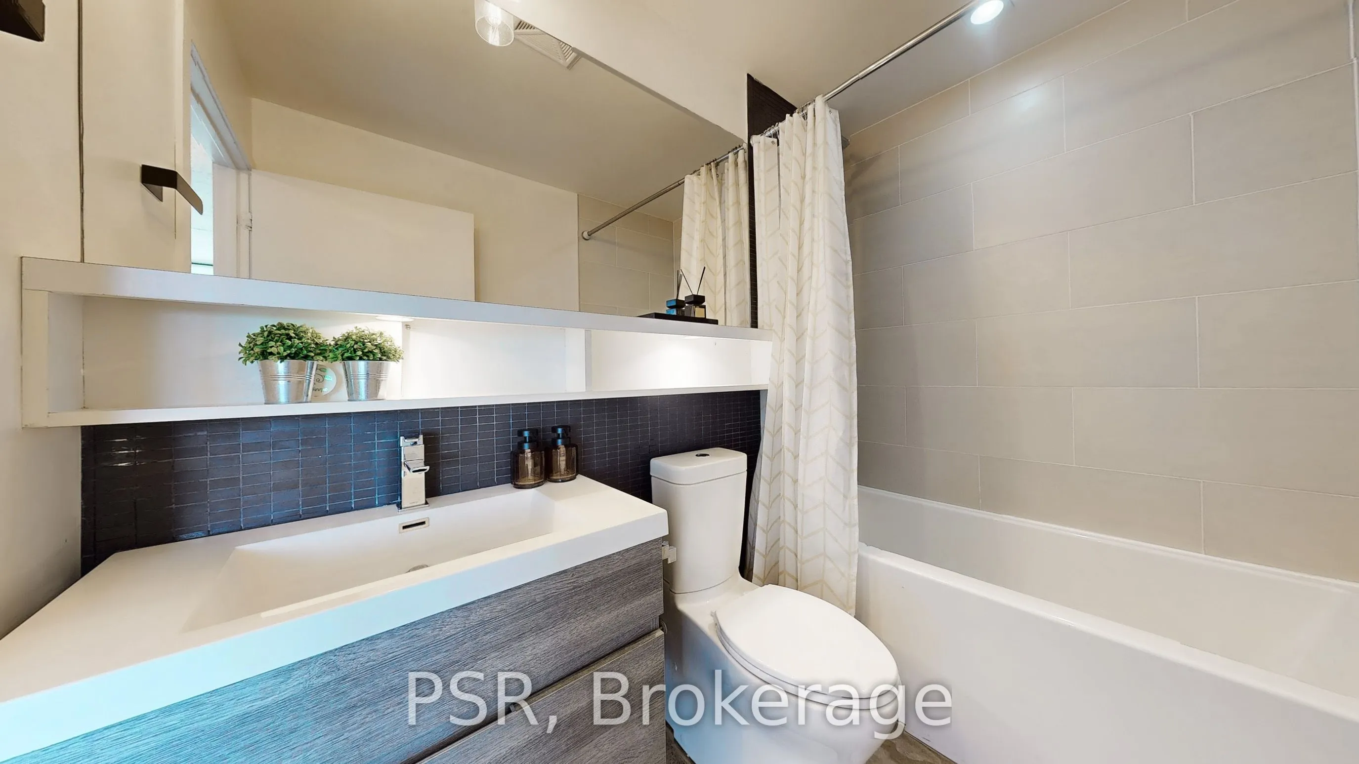 1239 Dundas Street W, #602