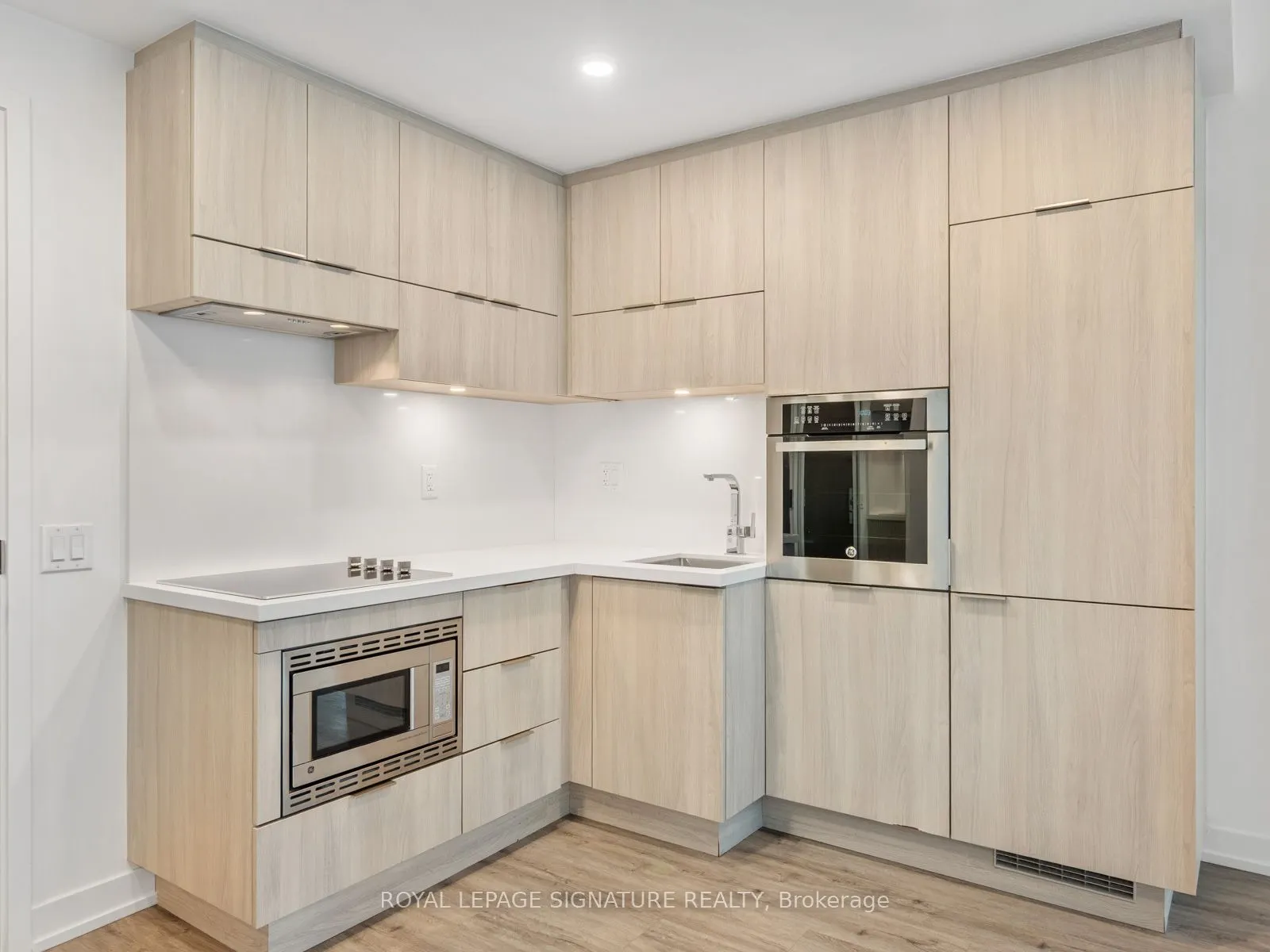 39 Roehampton Avenue, #1107