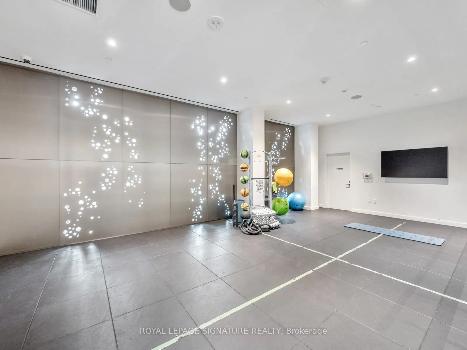 39 Roehampton Avenue, #1107