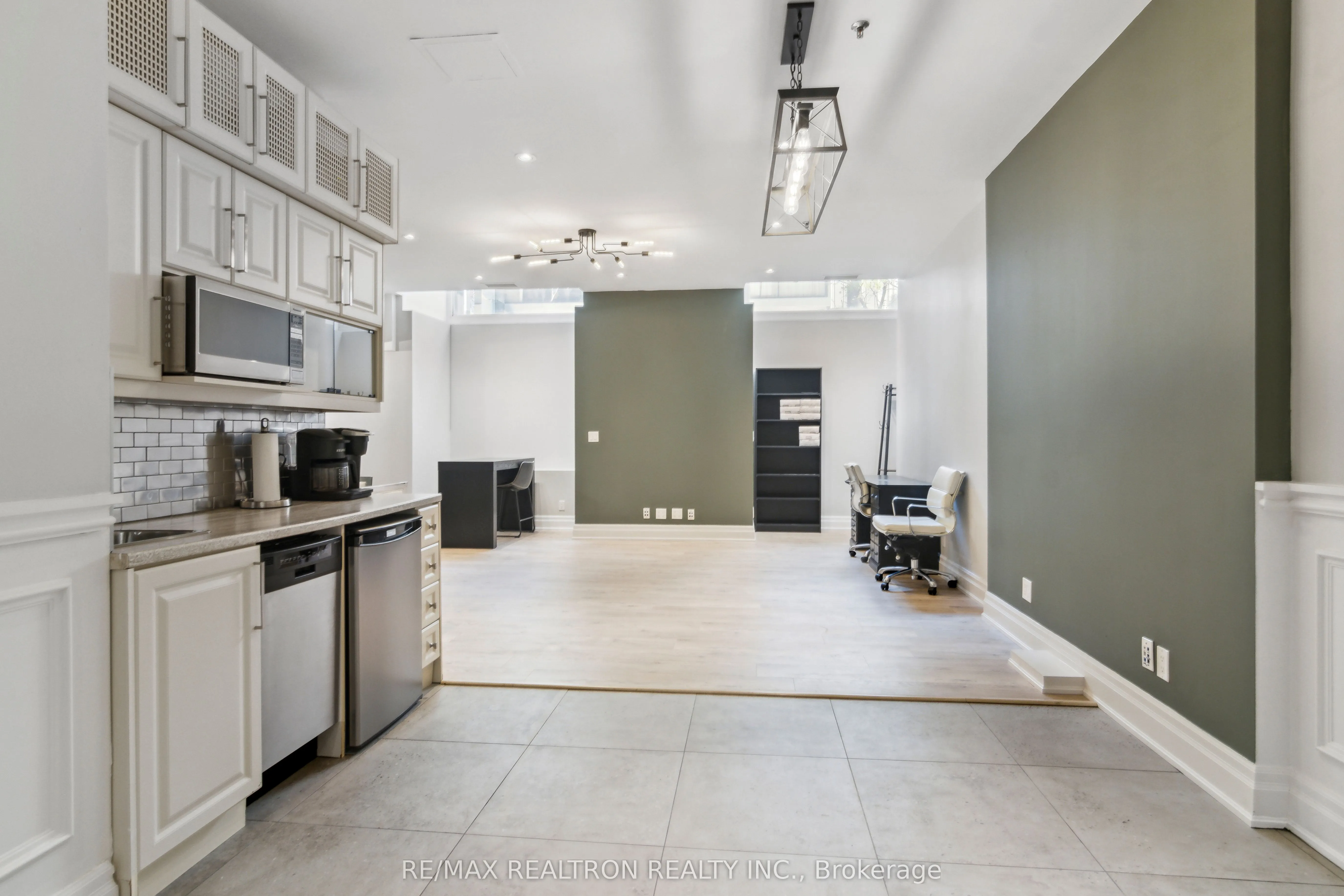 73 Richmond Street W, #L06