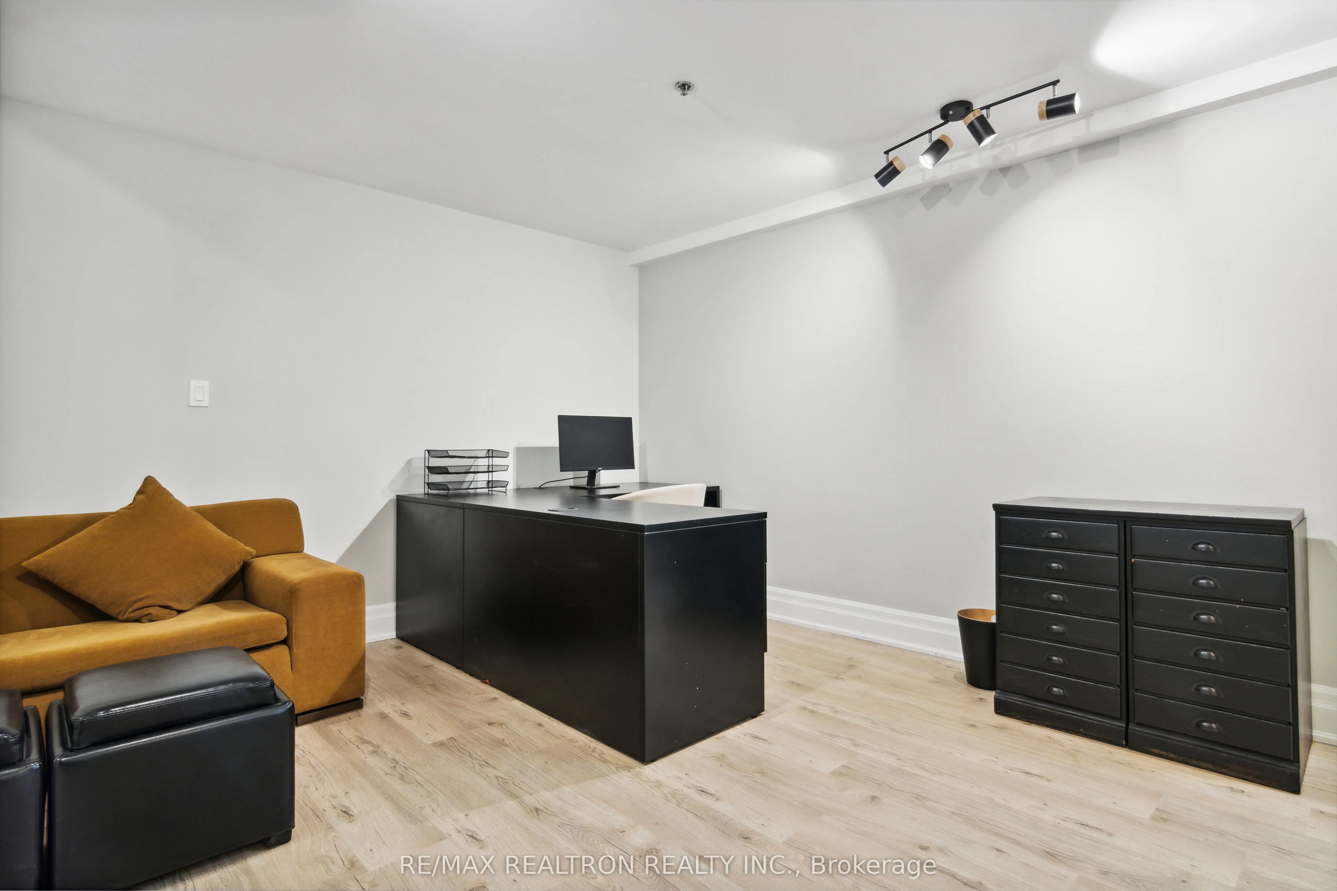 73 Richmond Street W, #L06