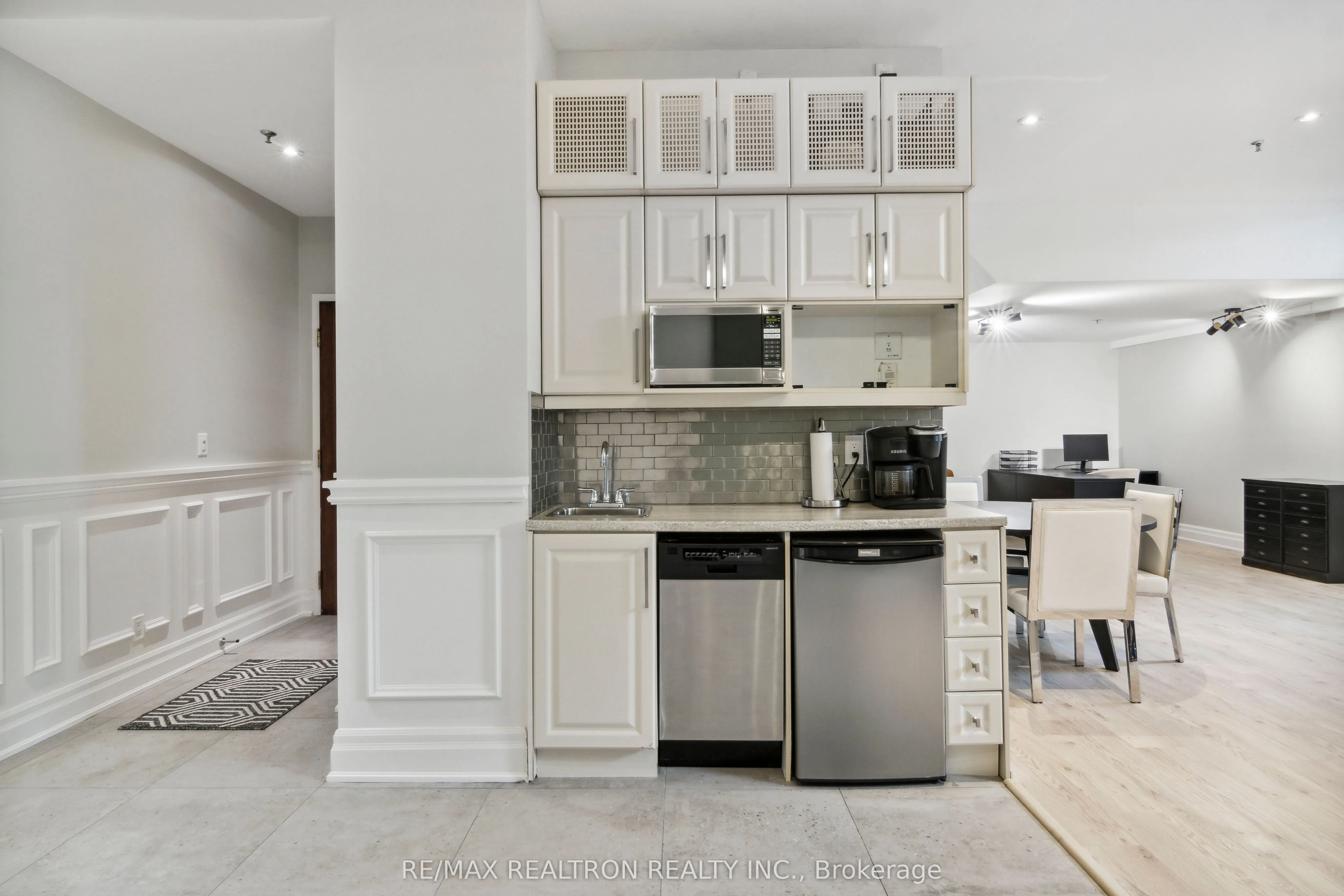 73 Richmond Street W, #L06