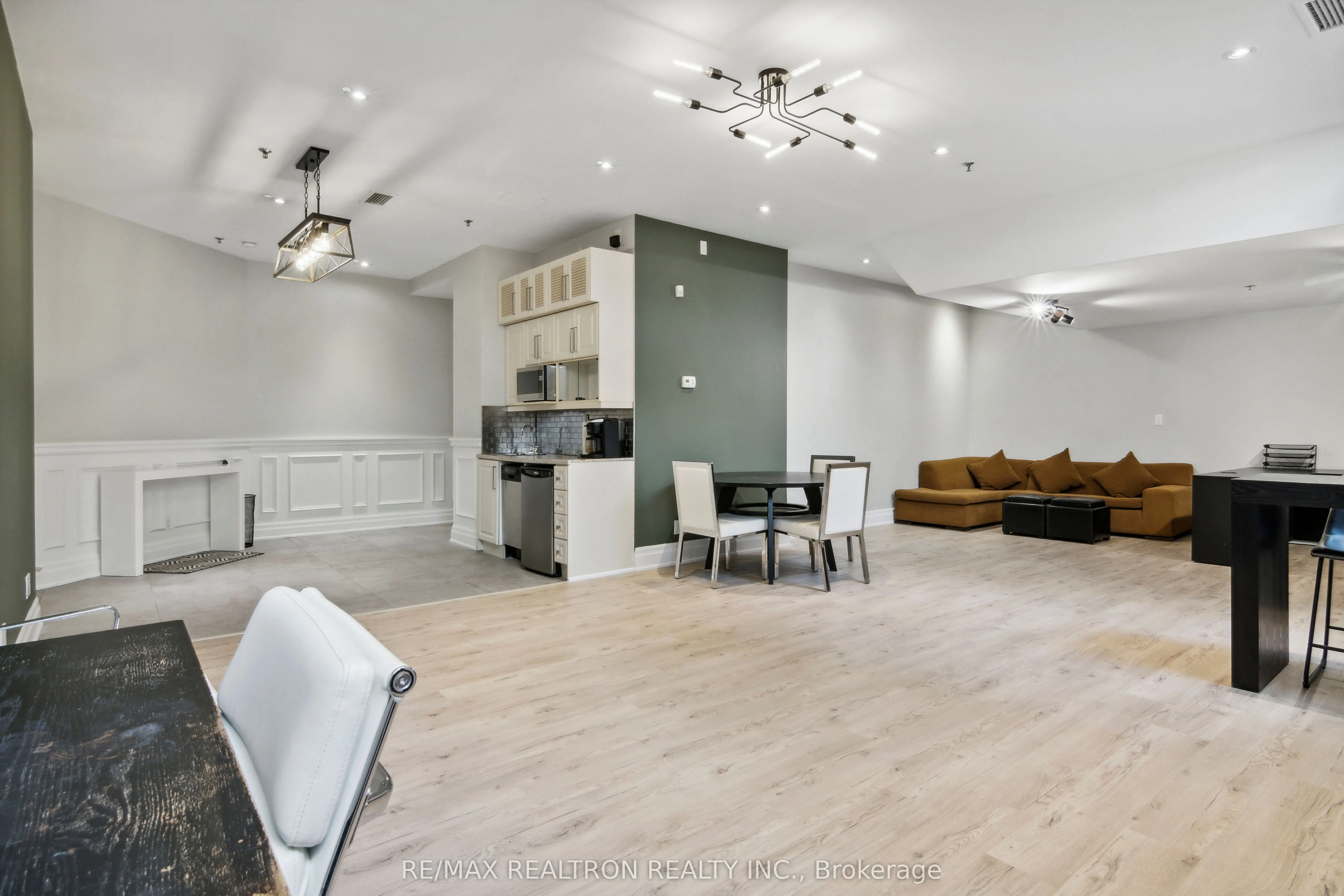 73 Richmond Street W, #L06