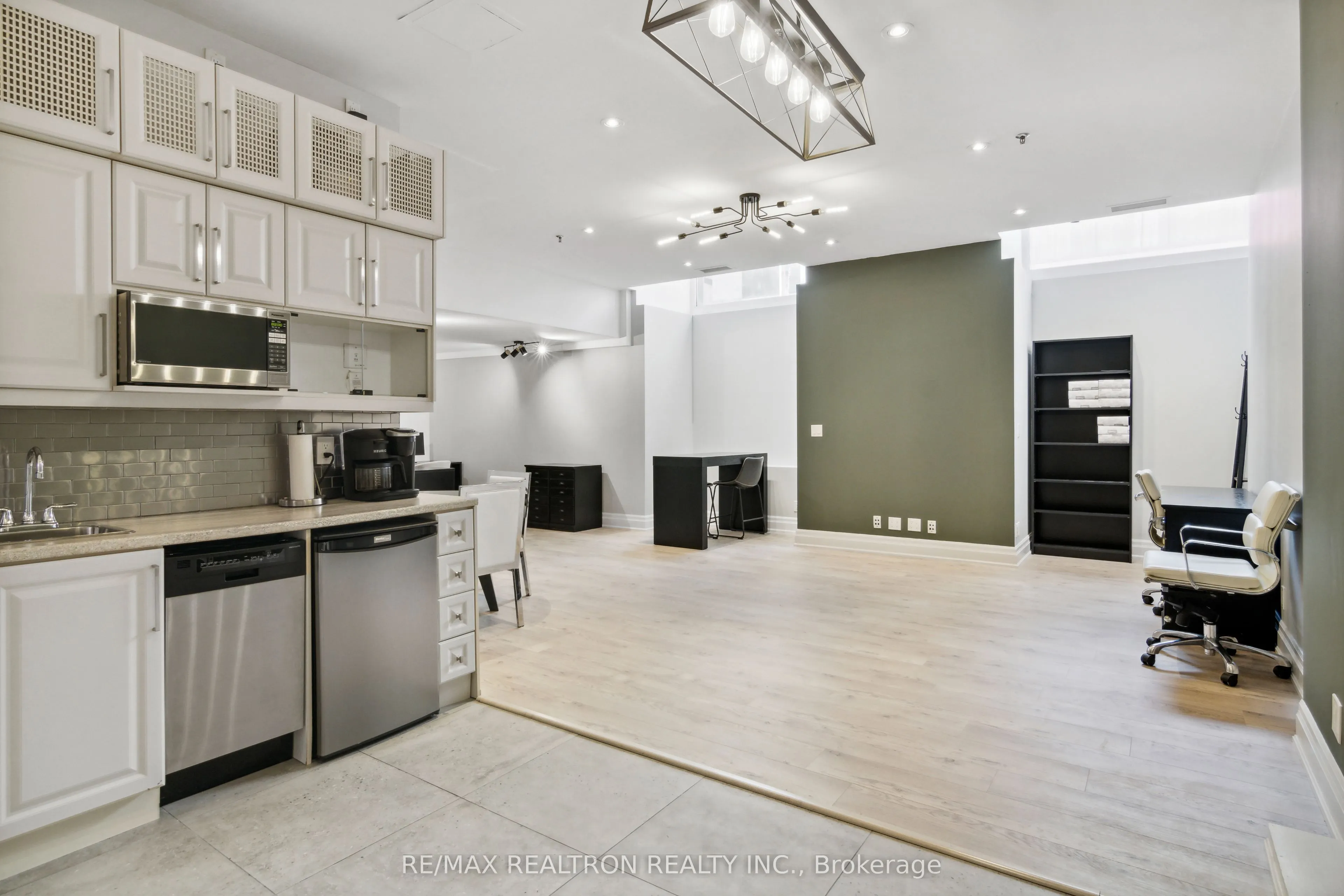 73 Richmond Street W, #L06