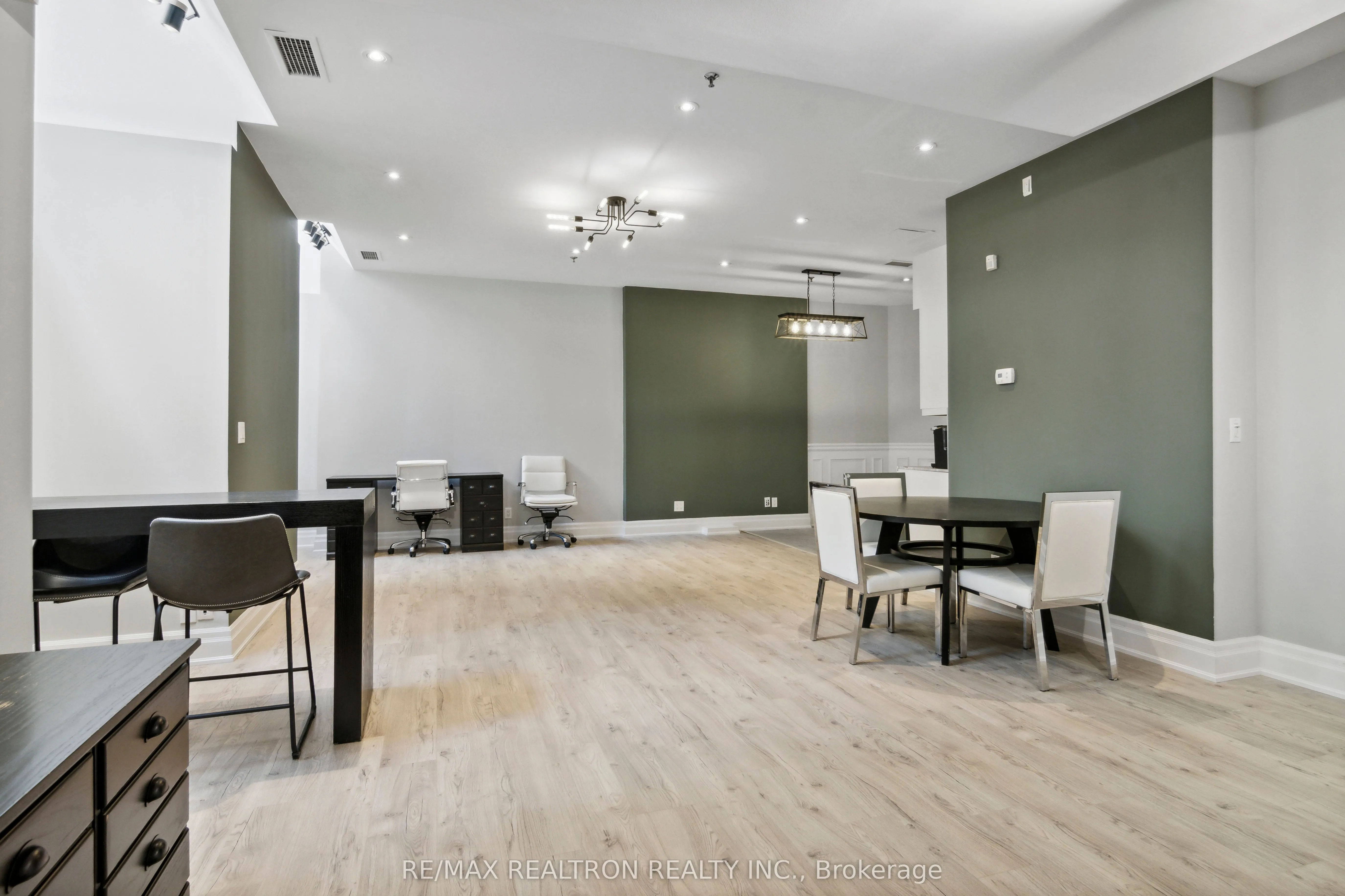 73 Richmond Street W, #L06