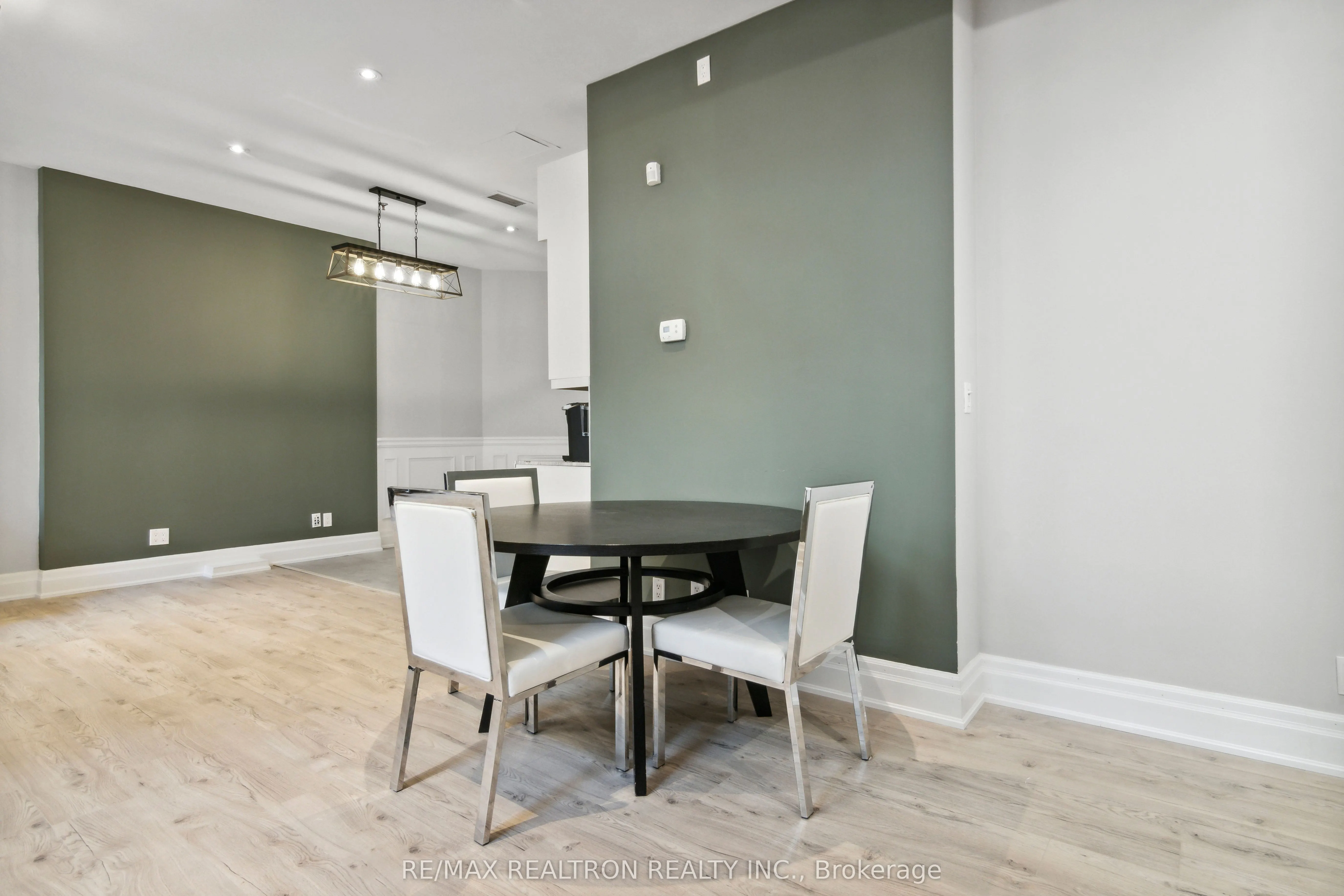 73 Richmond Street W, #L06