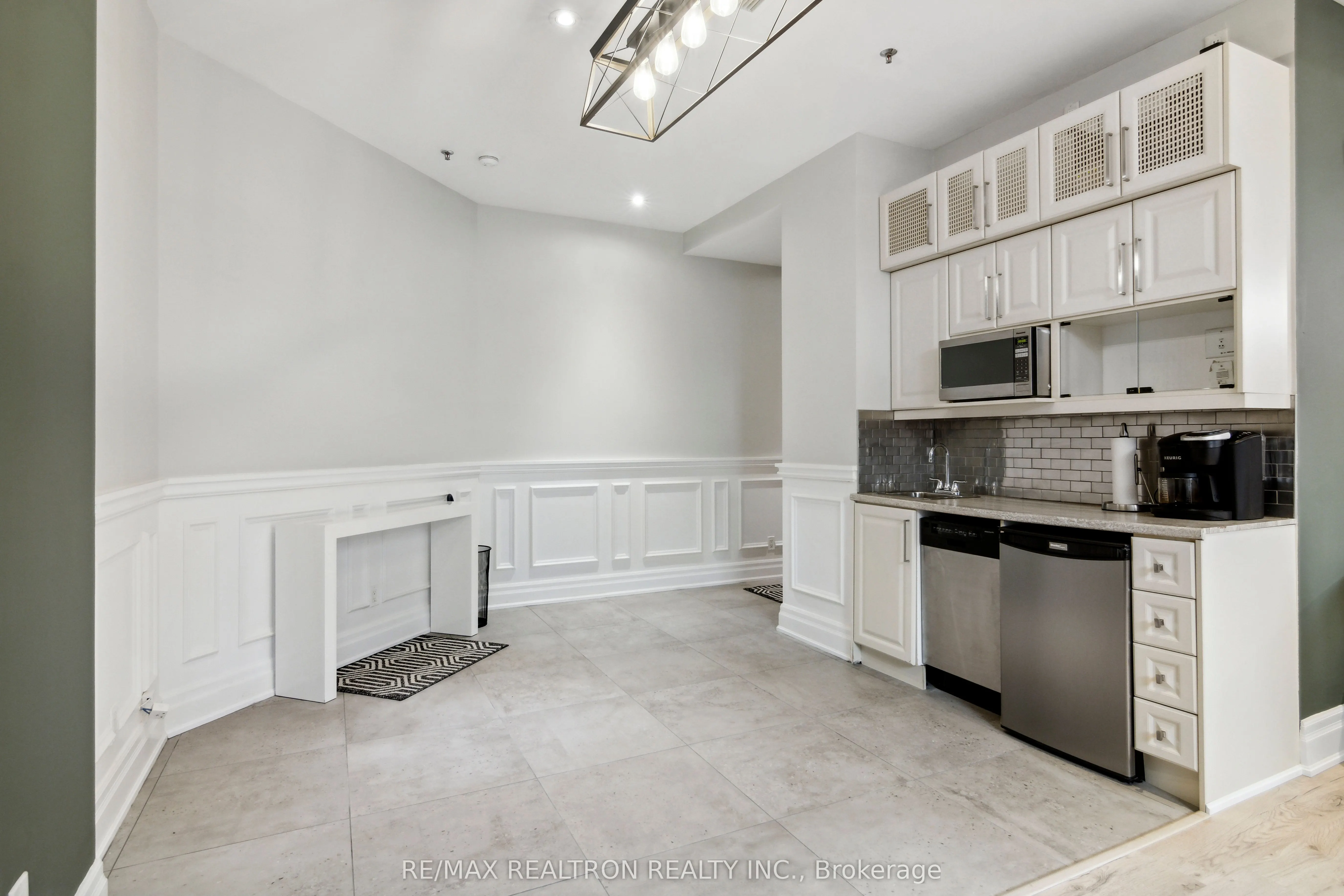 73 Richmond Street W, #L06