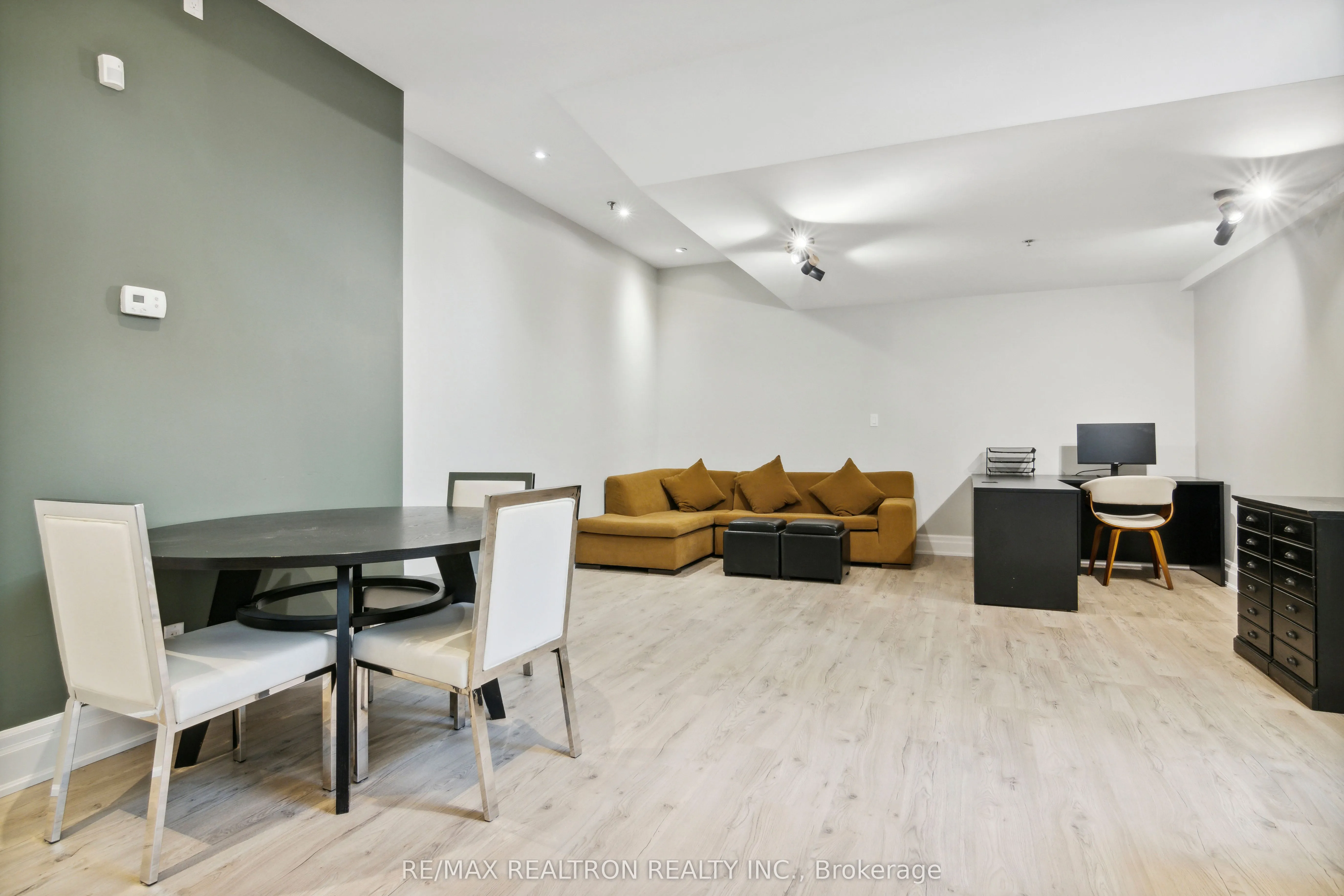 73 Richmond Street W, #L06