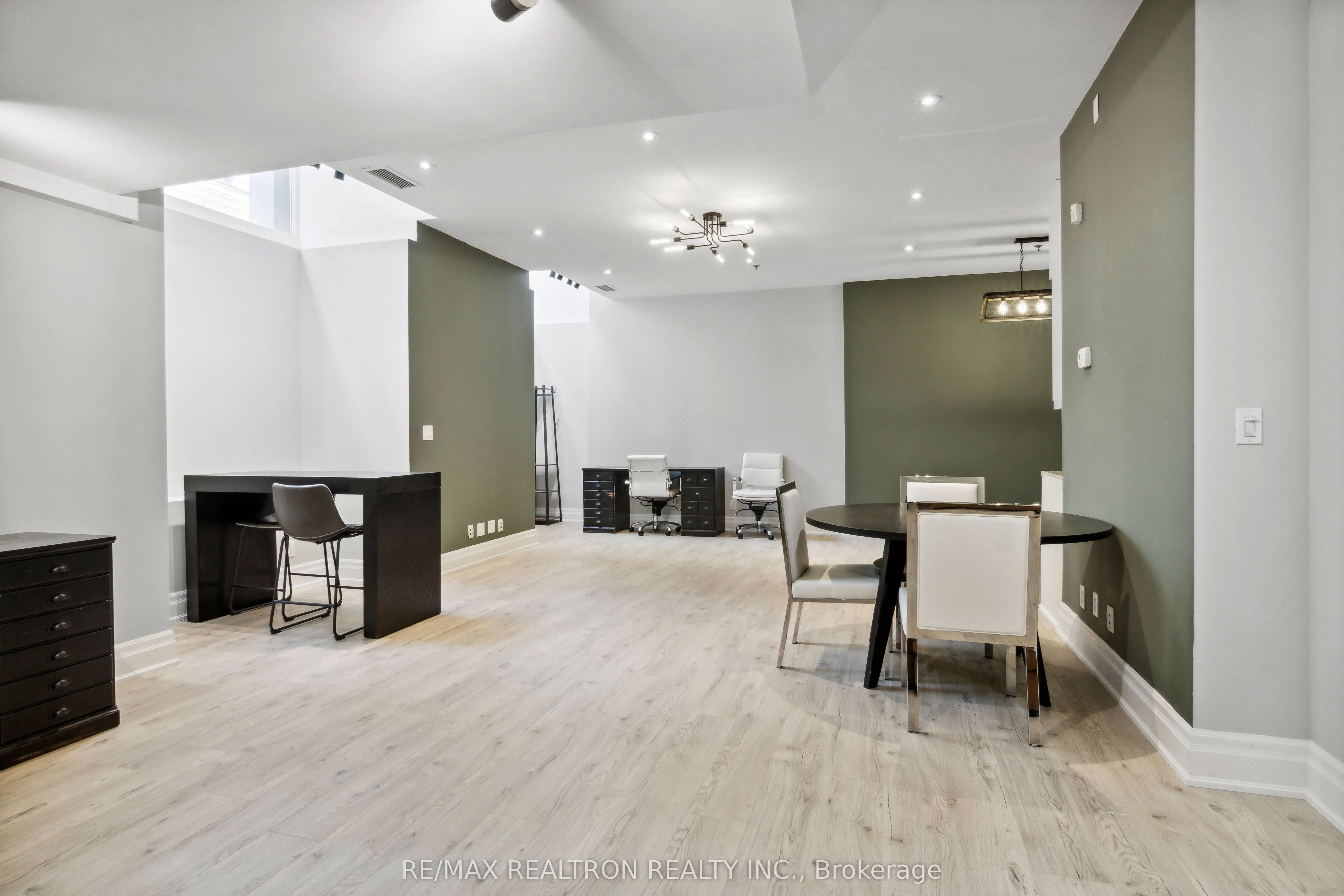 73 Richmond Street W, #L06