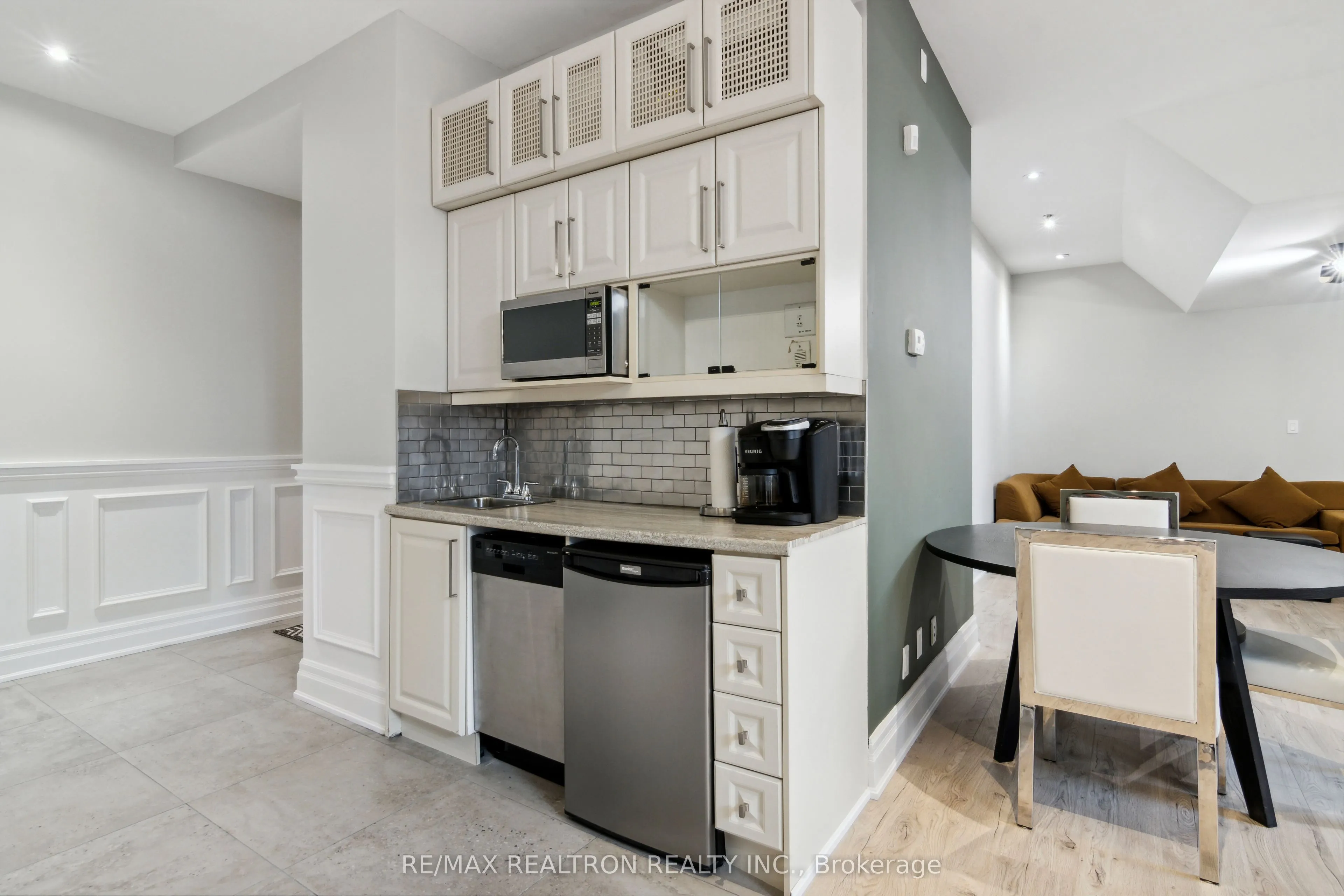 73 Richmond Street W, #L06