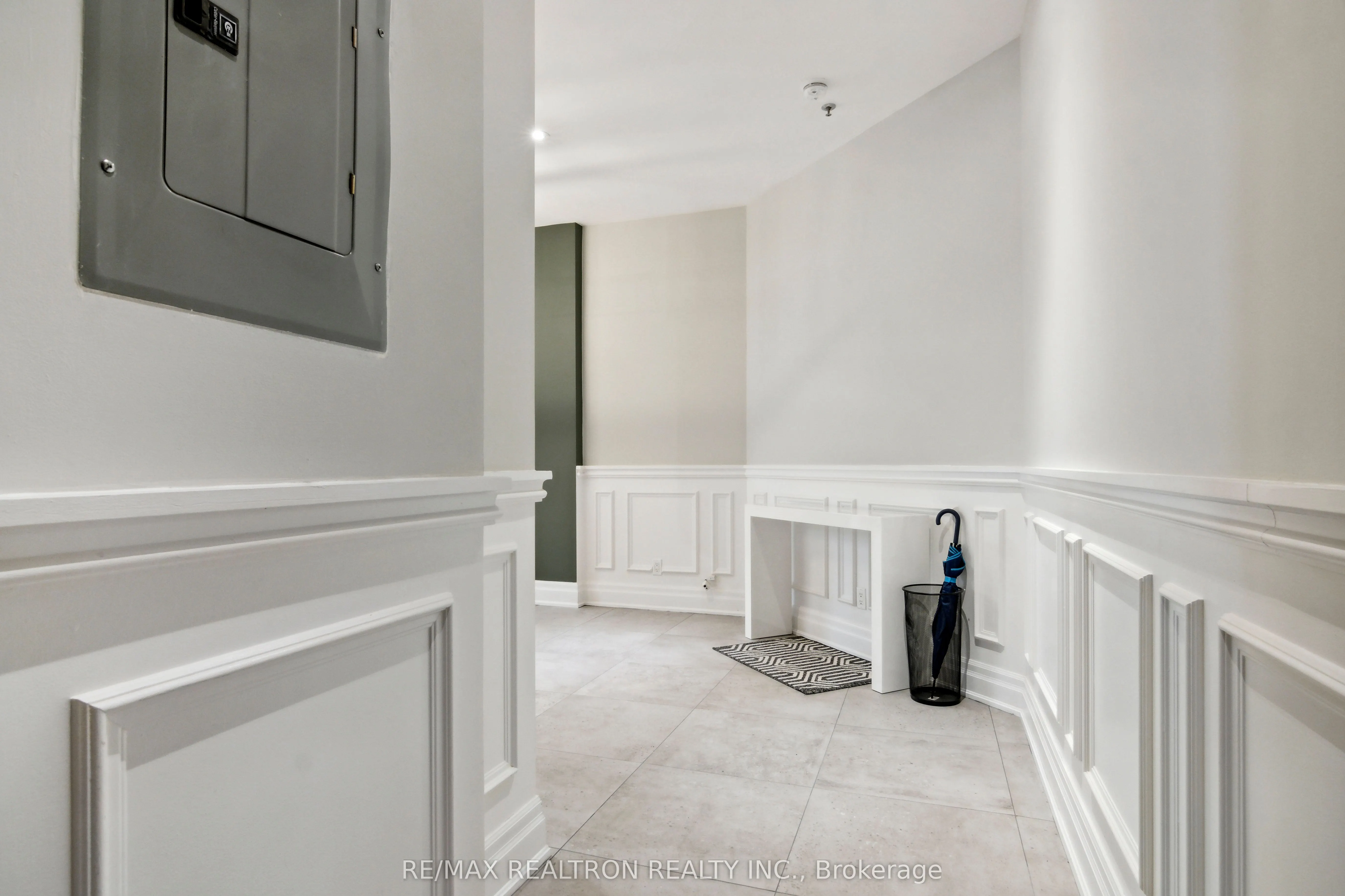 73 Richmond Street W, #L06