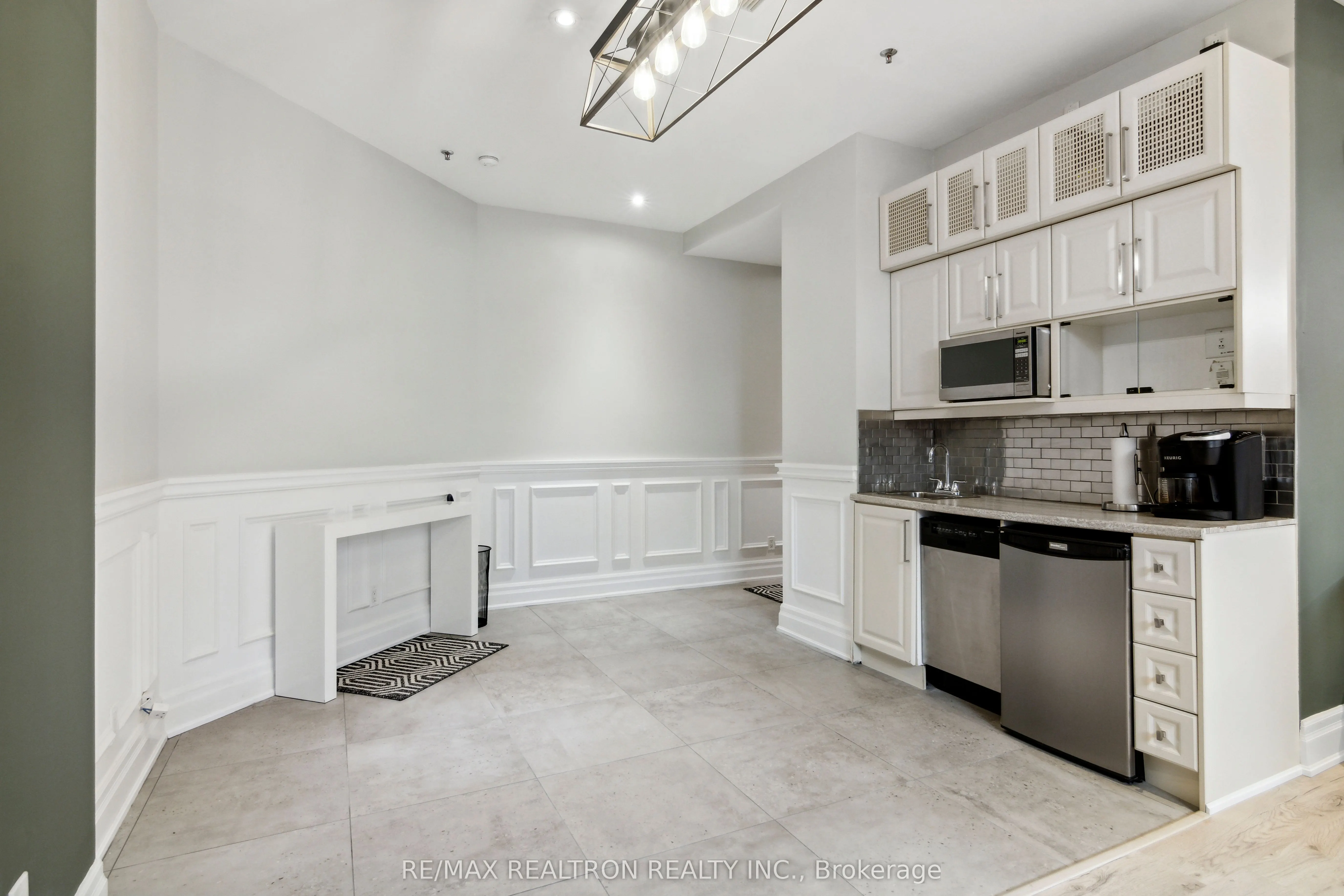 73 Richmond Street W, #L06