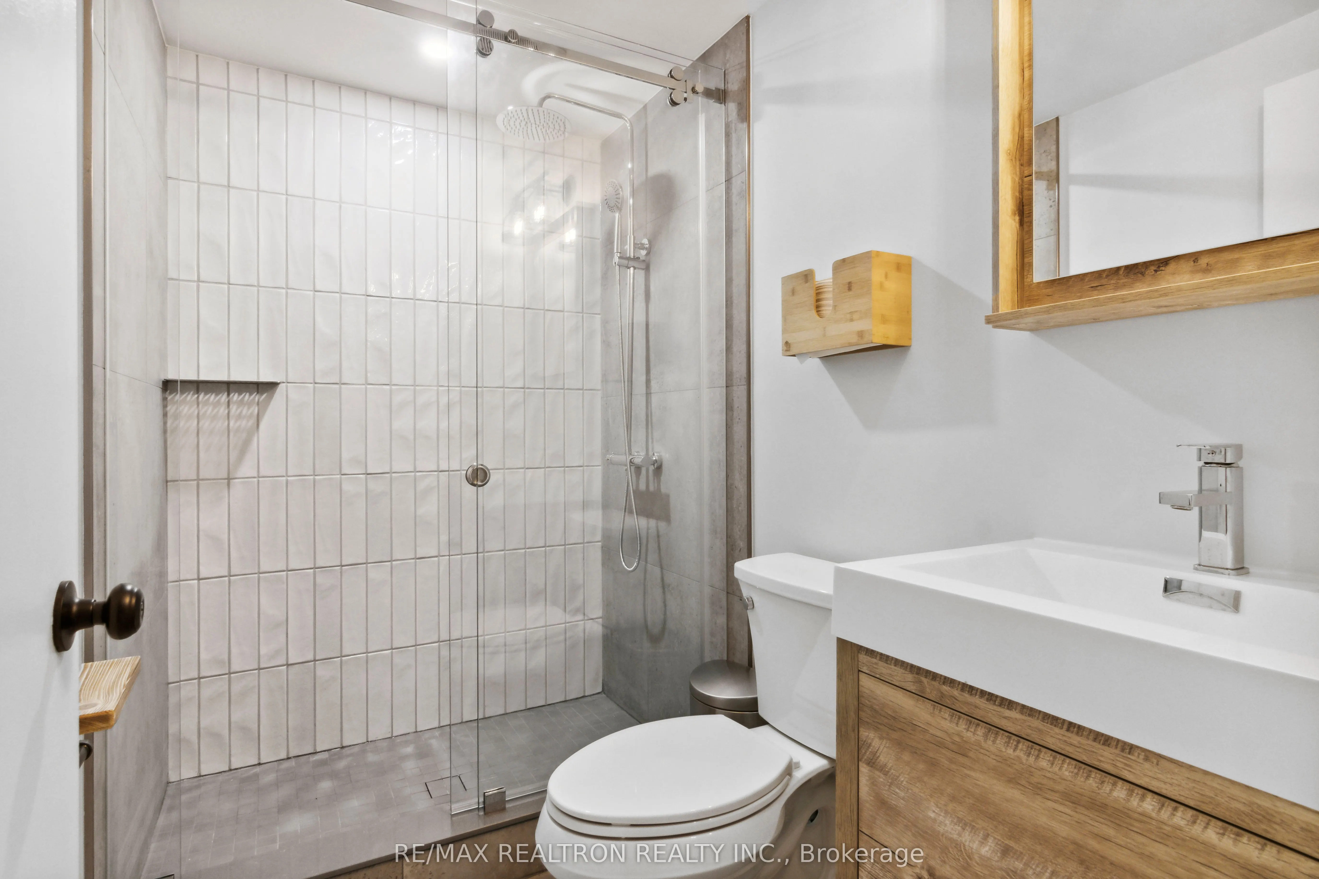 73 Richmond Street W, #L06