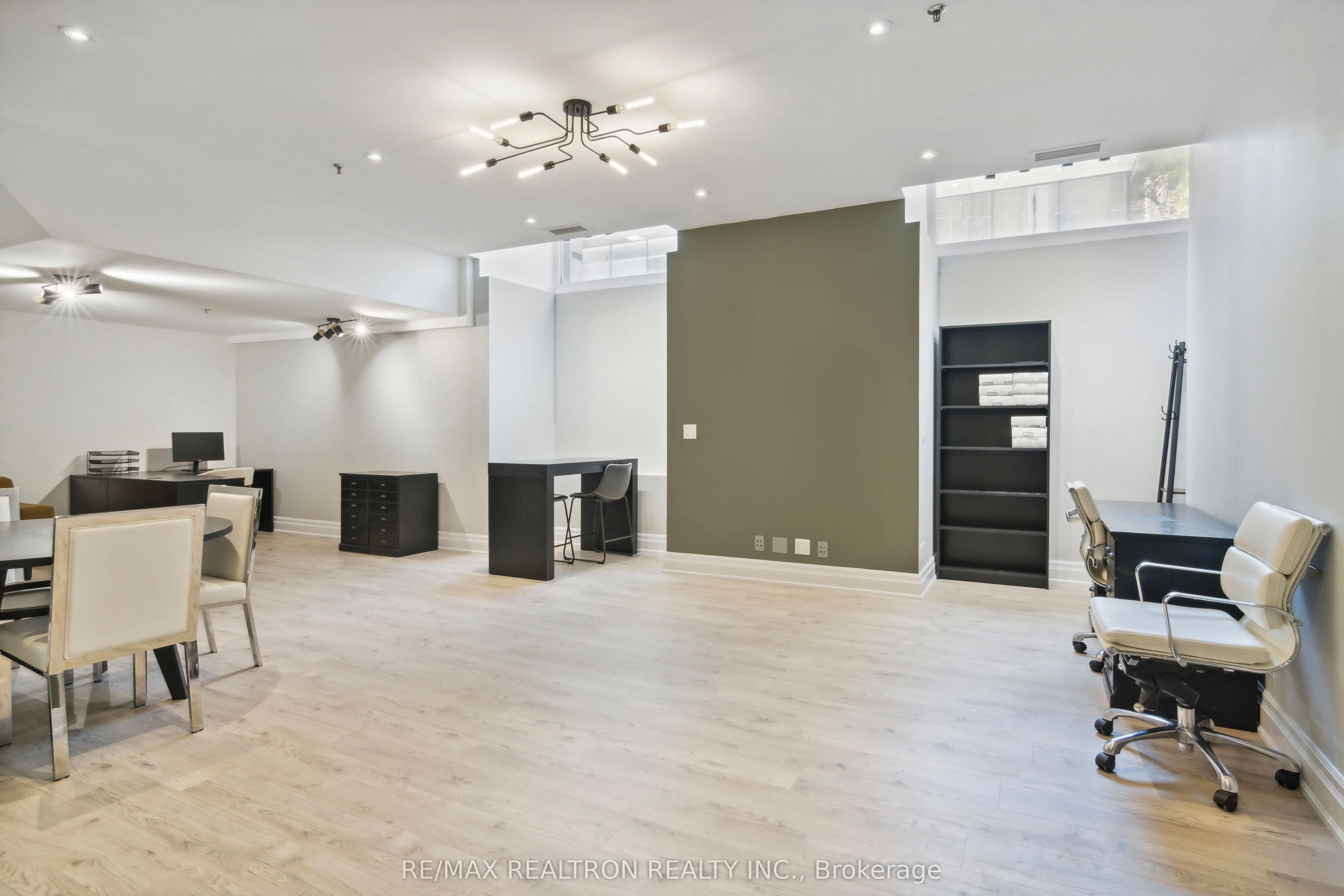 73 Richmond Street W, #L06