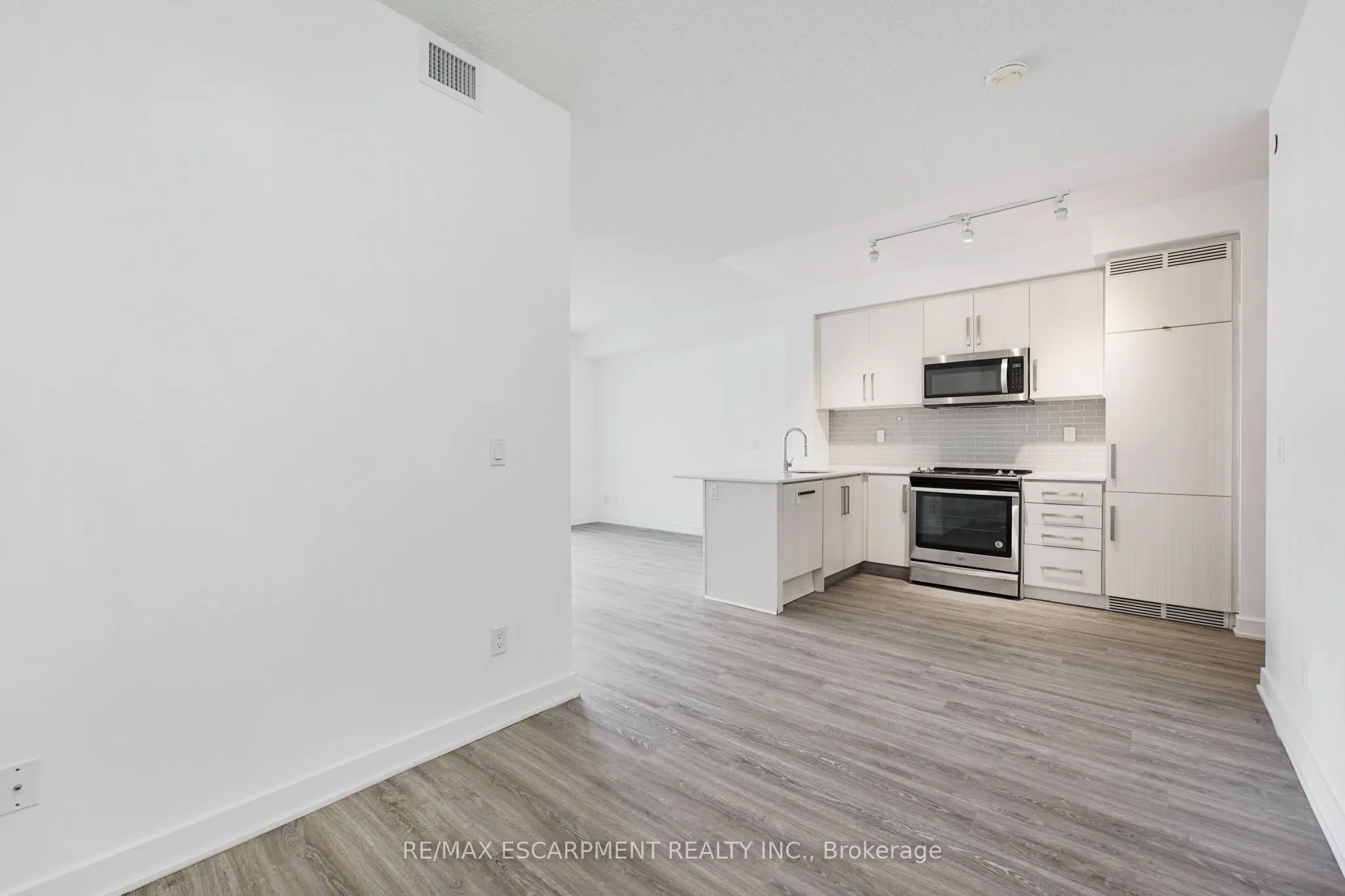 5180 Yonge Street, #1006