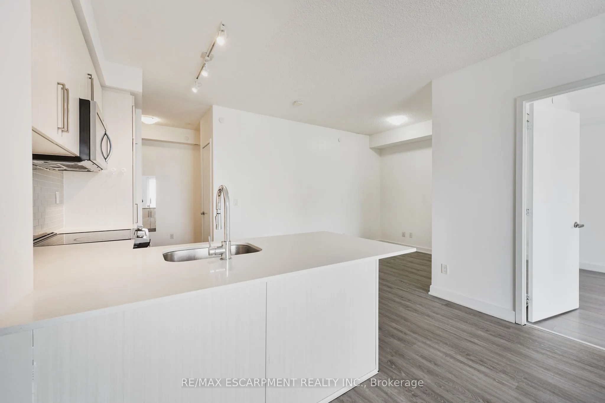 5180 Yonge Street, #1006