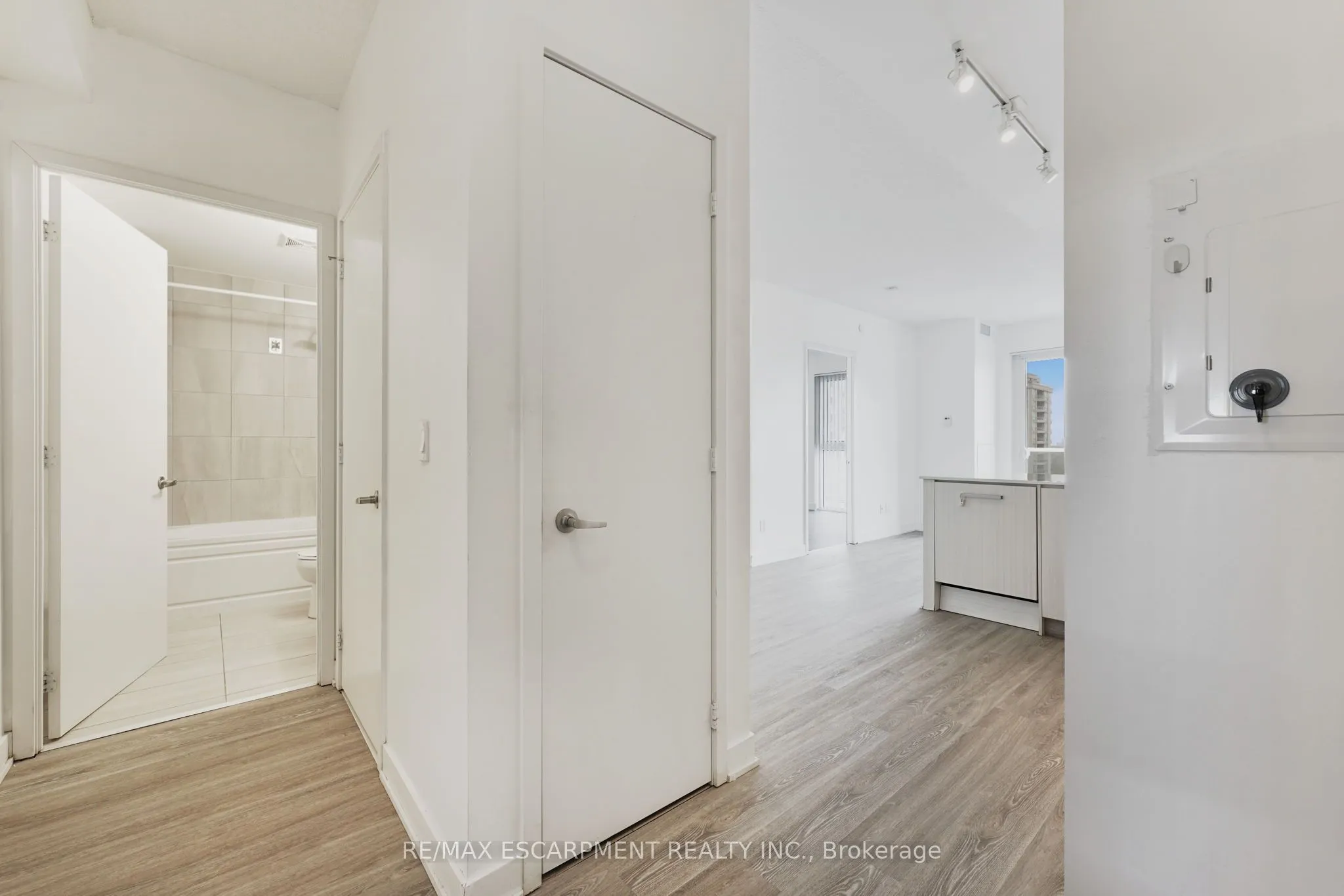 5180 Yonge Street, #1006