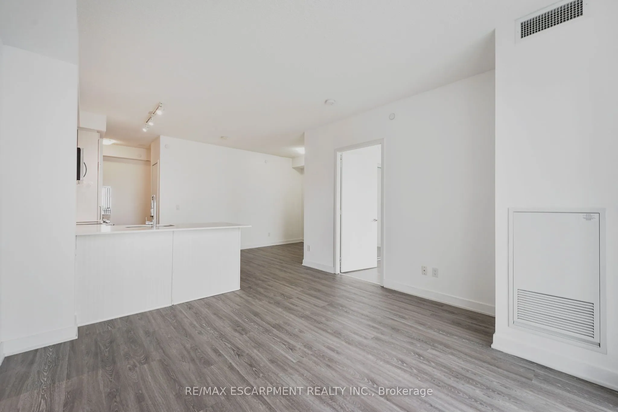5180 Yonge Street, #1006