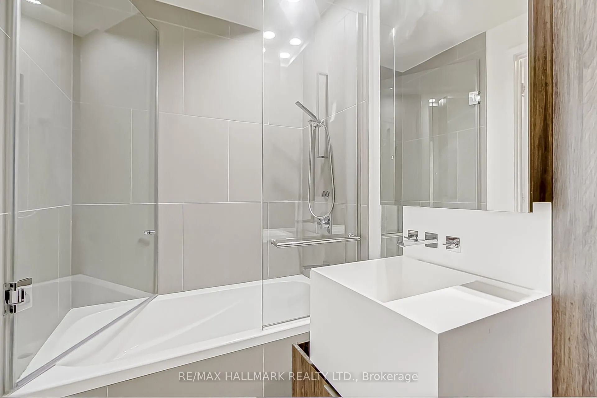1 Bloor Street E, #314