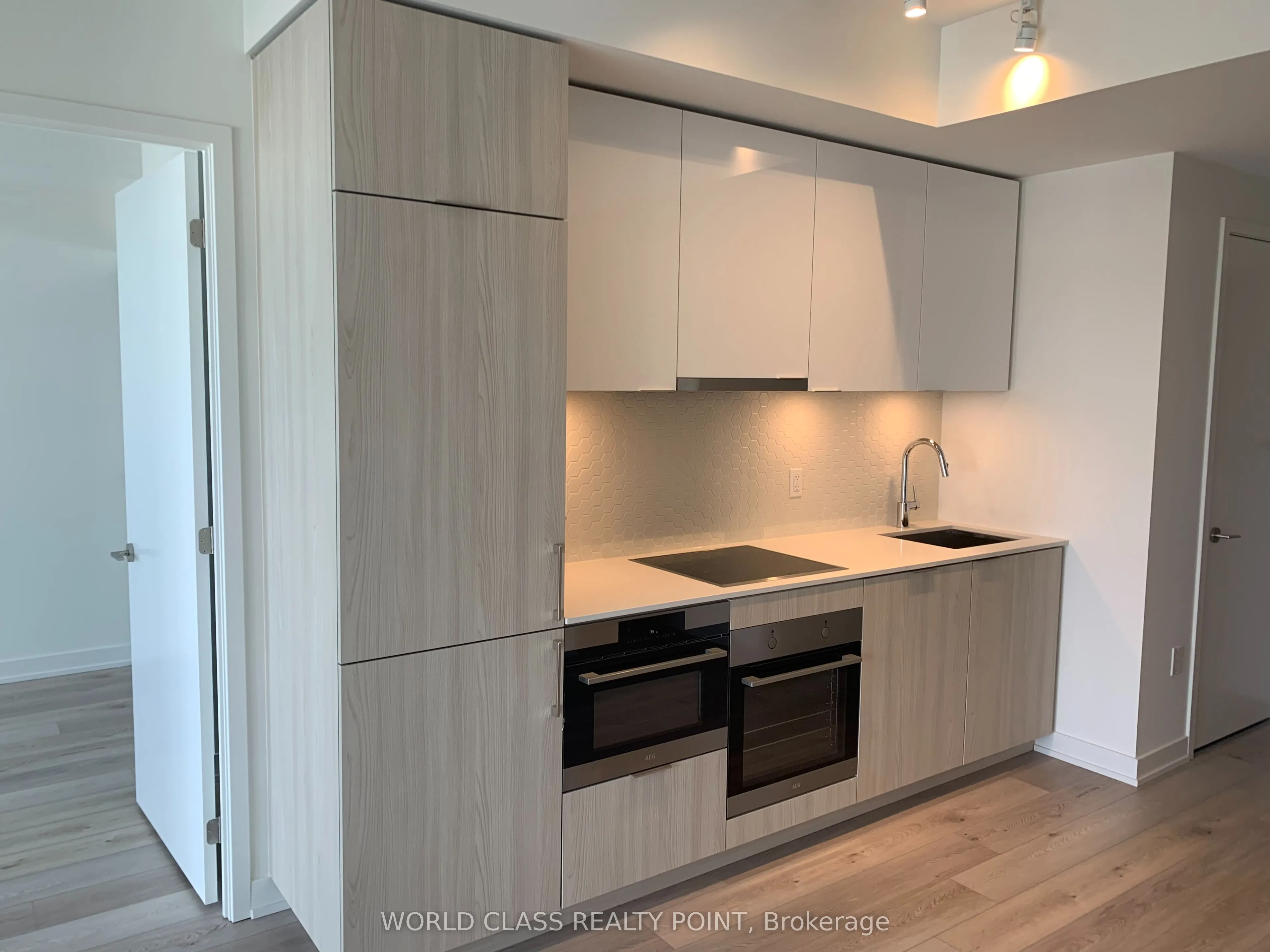 15 Queens Quay E, #1801