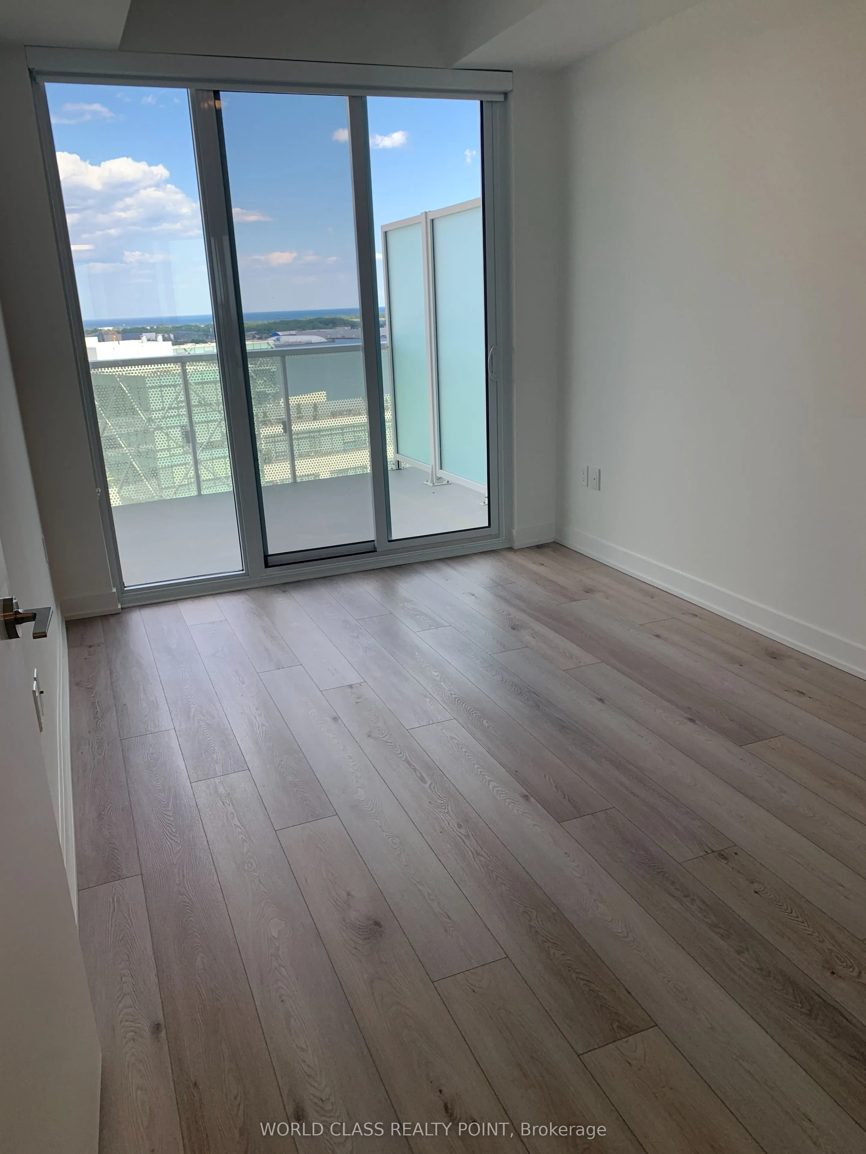15 Queens Quay E, #1801