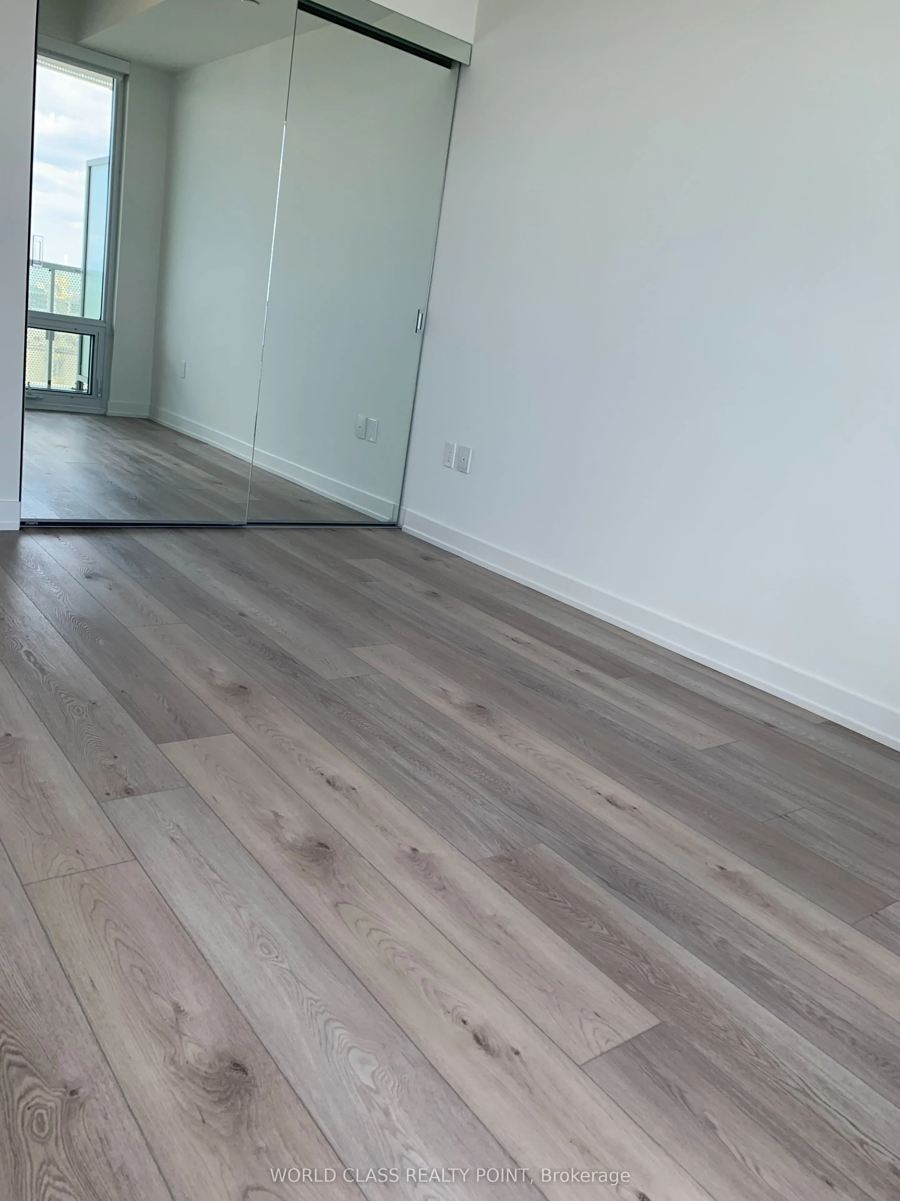 15 Queens Quay E, #1801