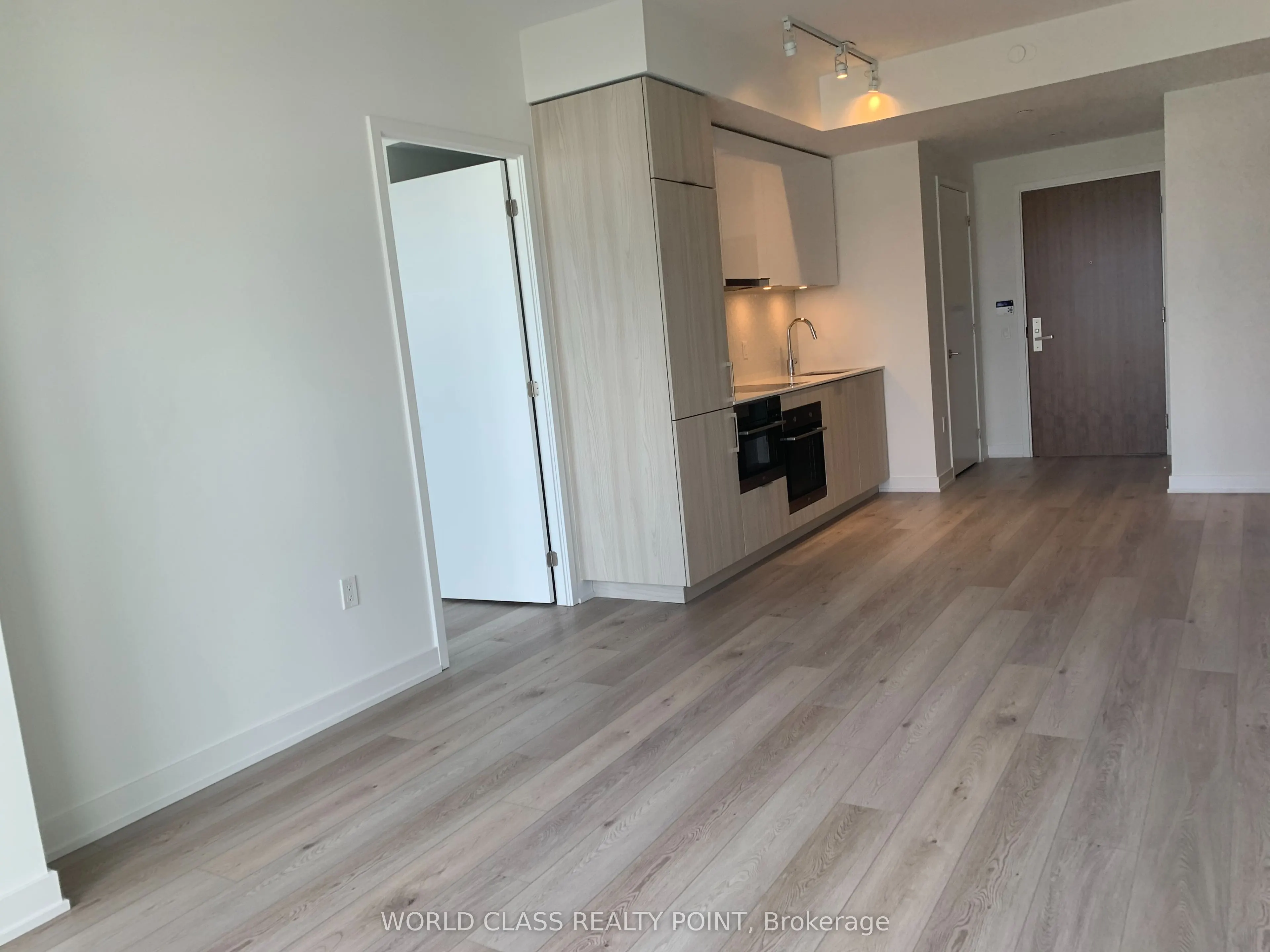 15 Queens Quay E, #1801