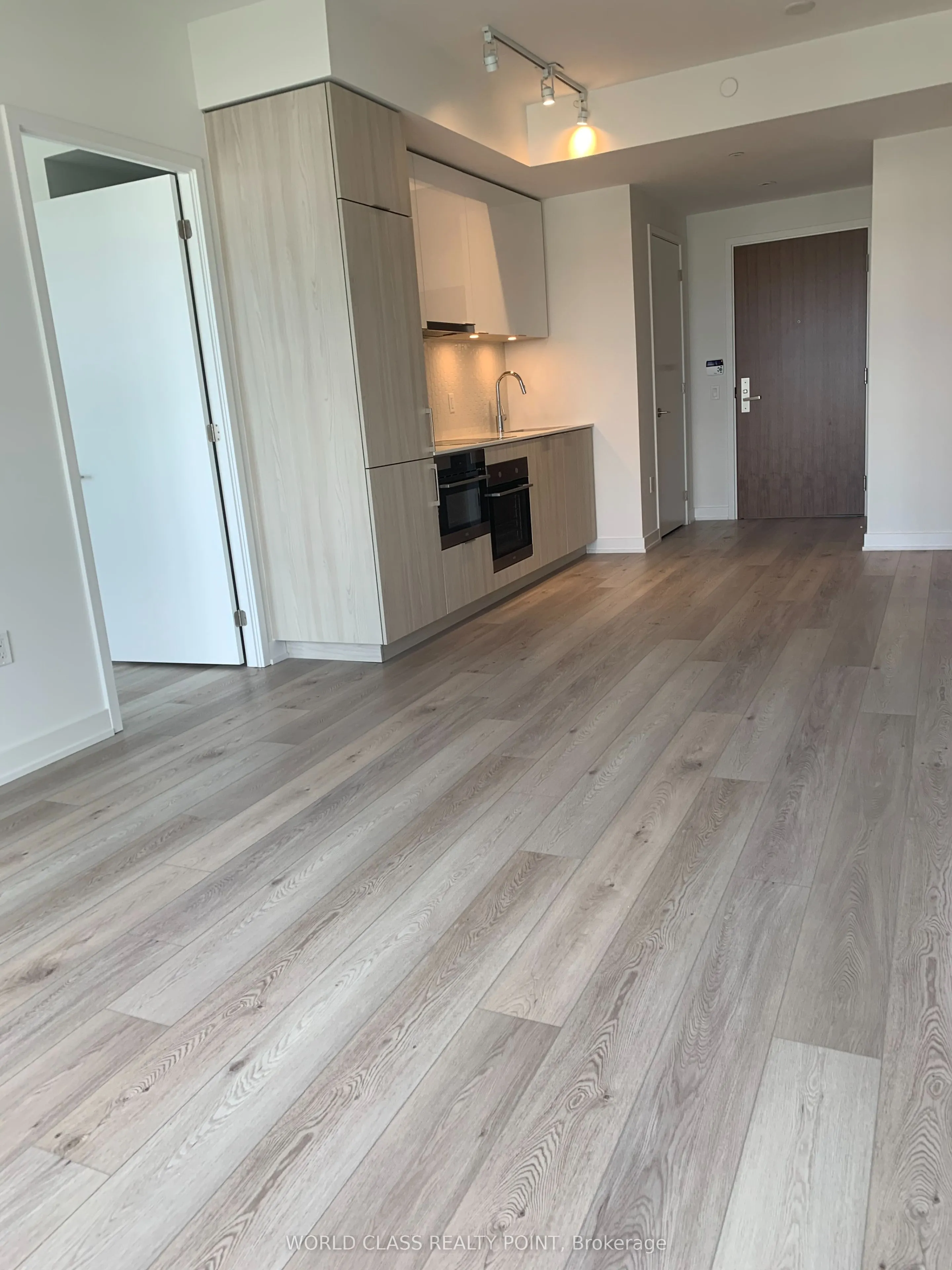 15 Queens Quay E, #1801