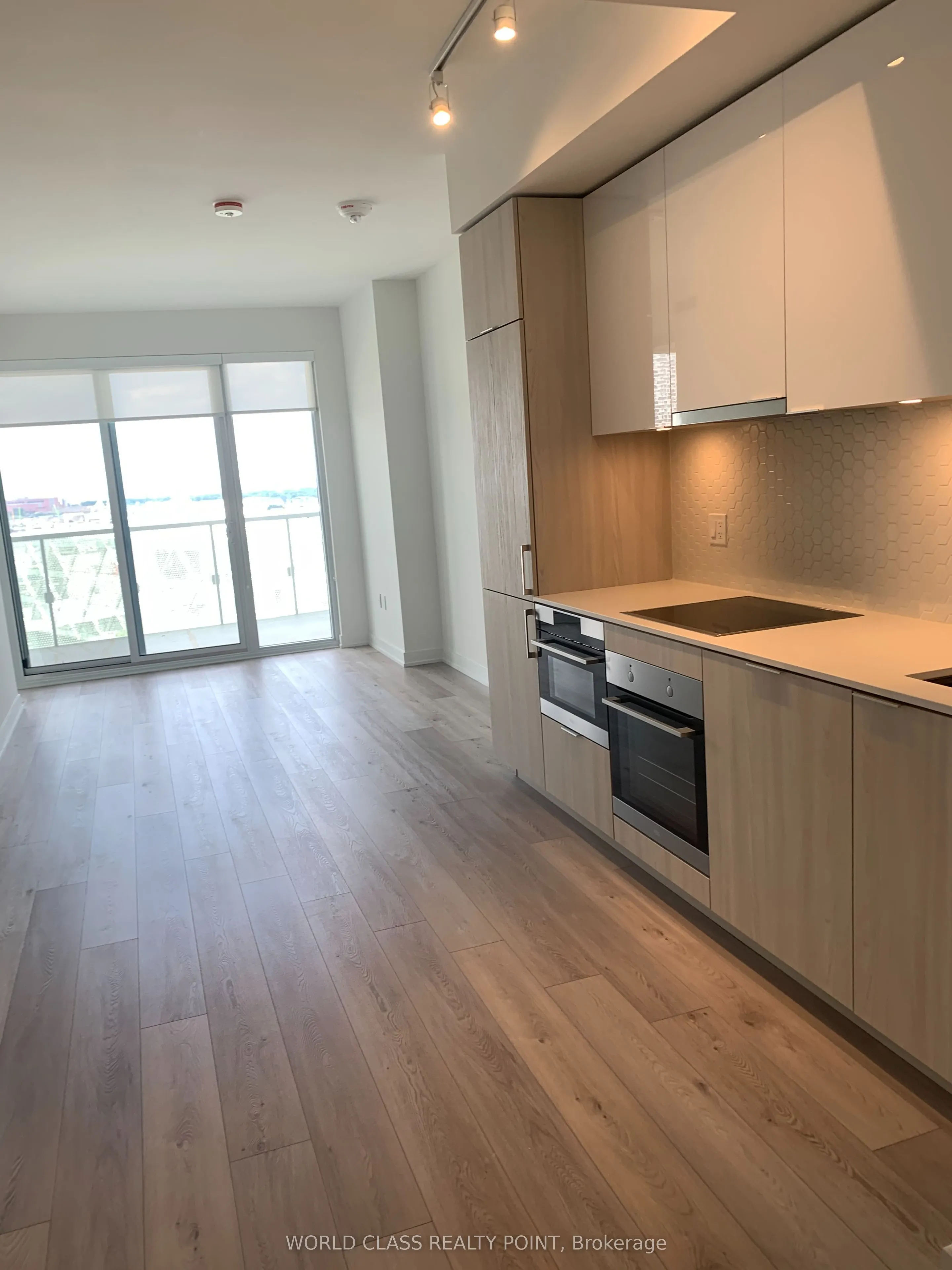 15 Queens Quay E, #1801