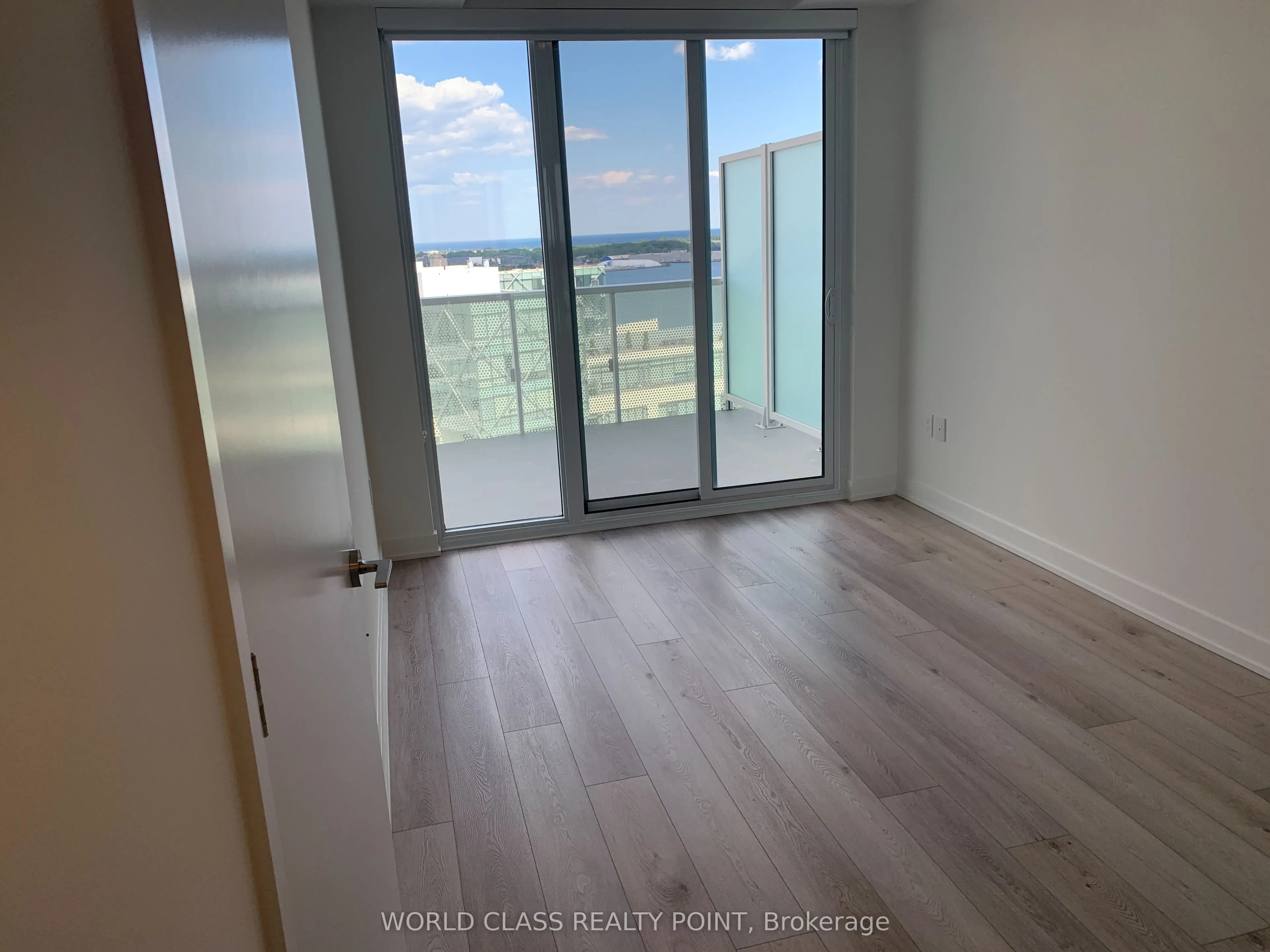 15 Queens Quay E, #1801