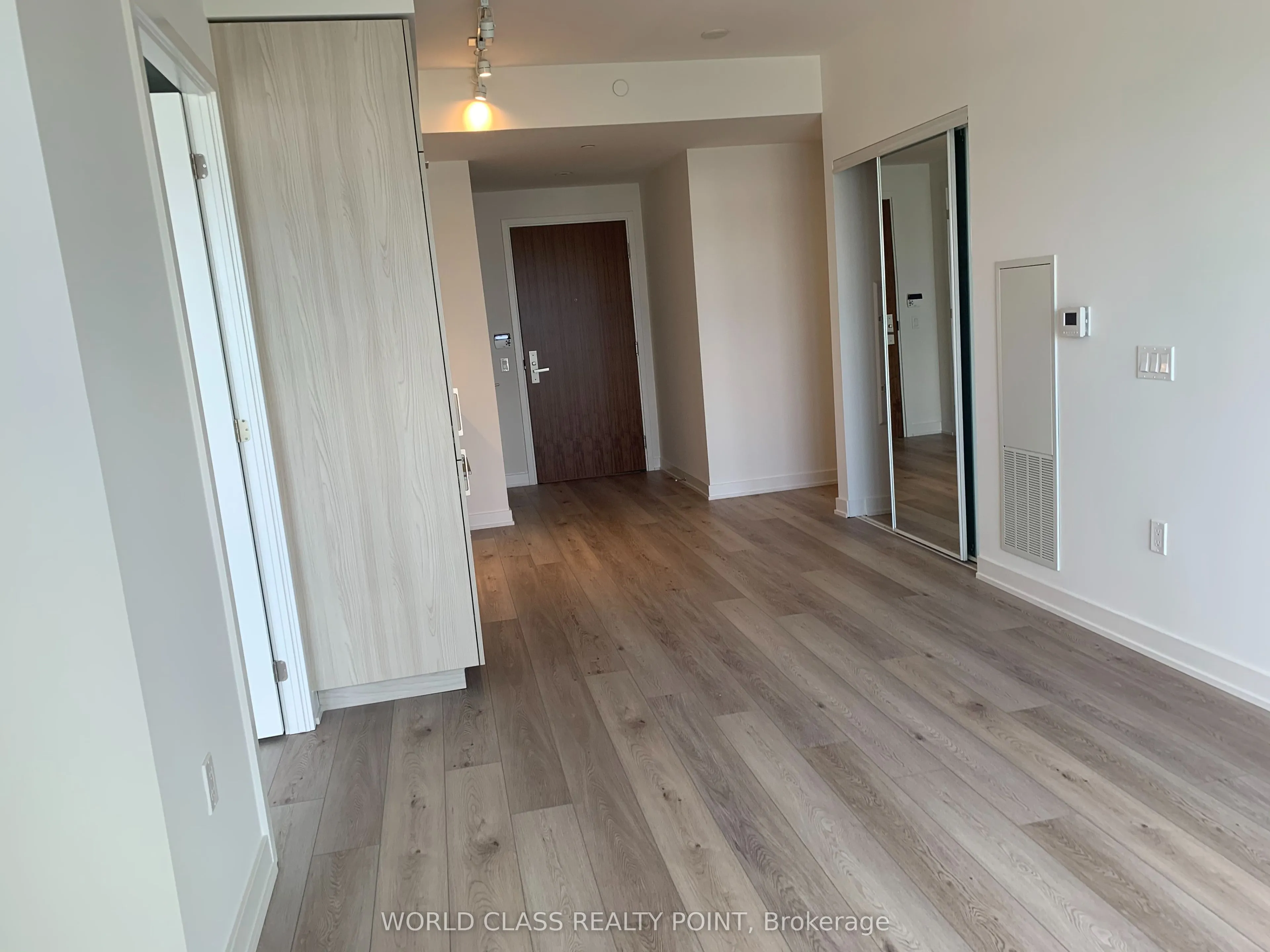 15 Queens Quay E, #1801