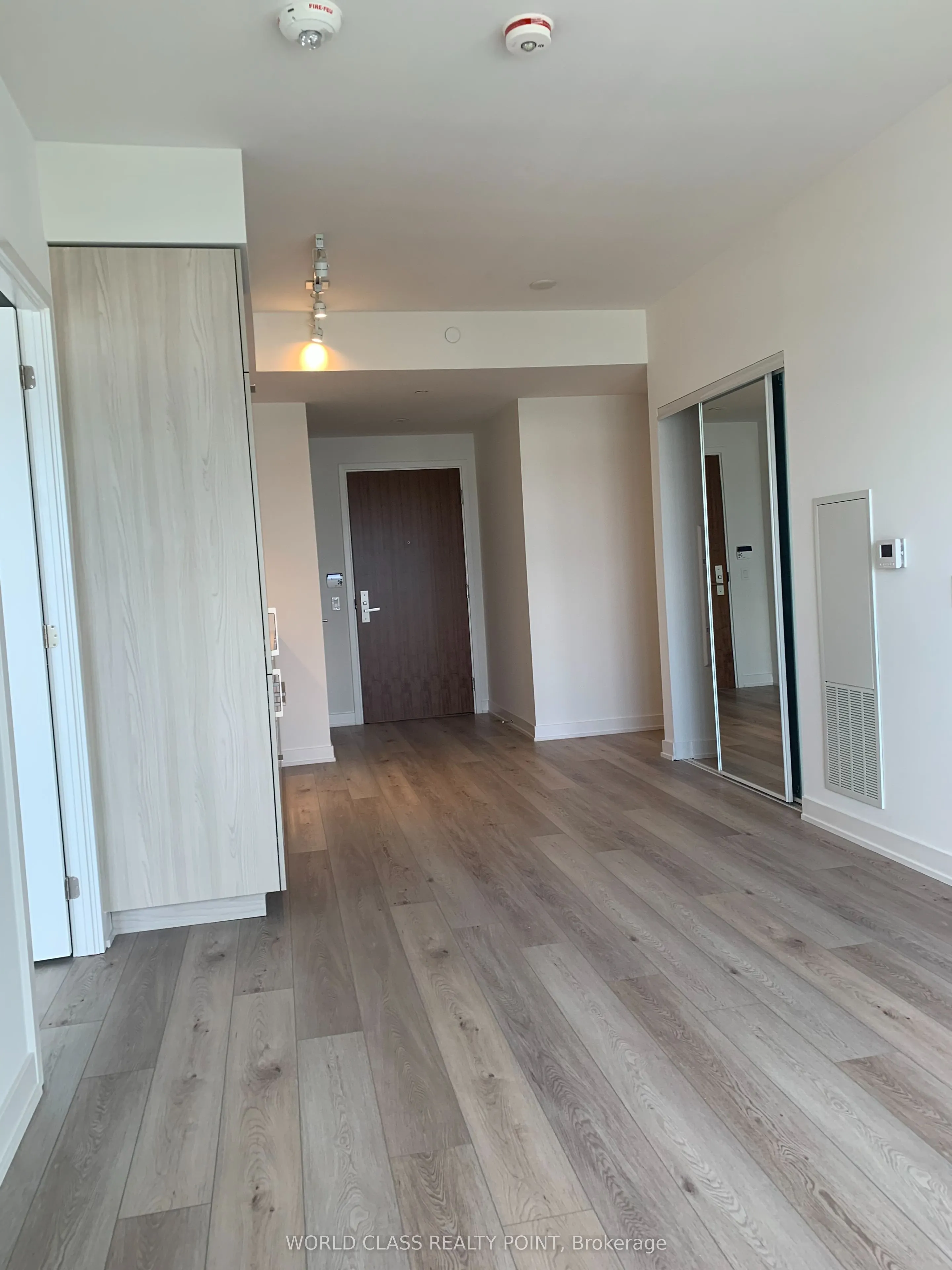 15 Queens Quay E, #1801