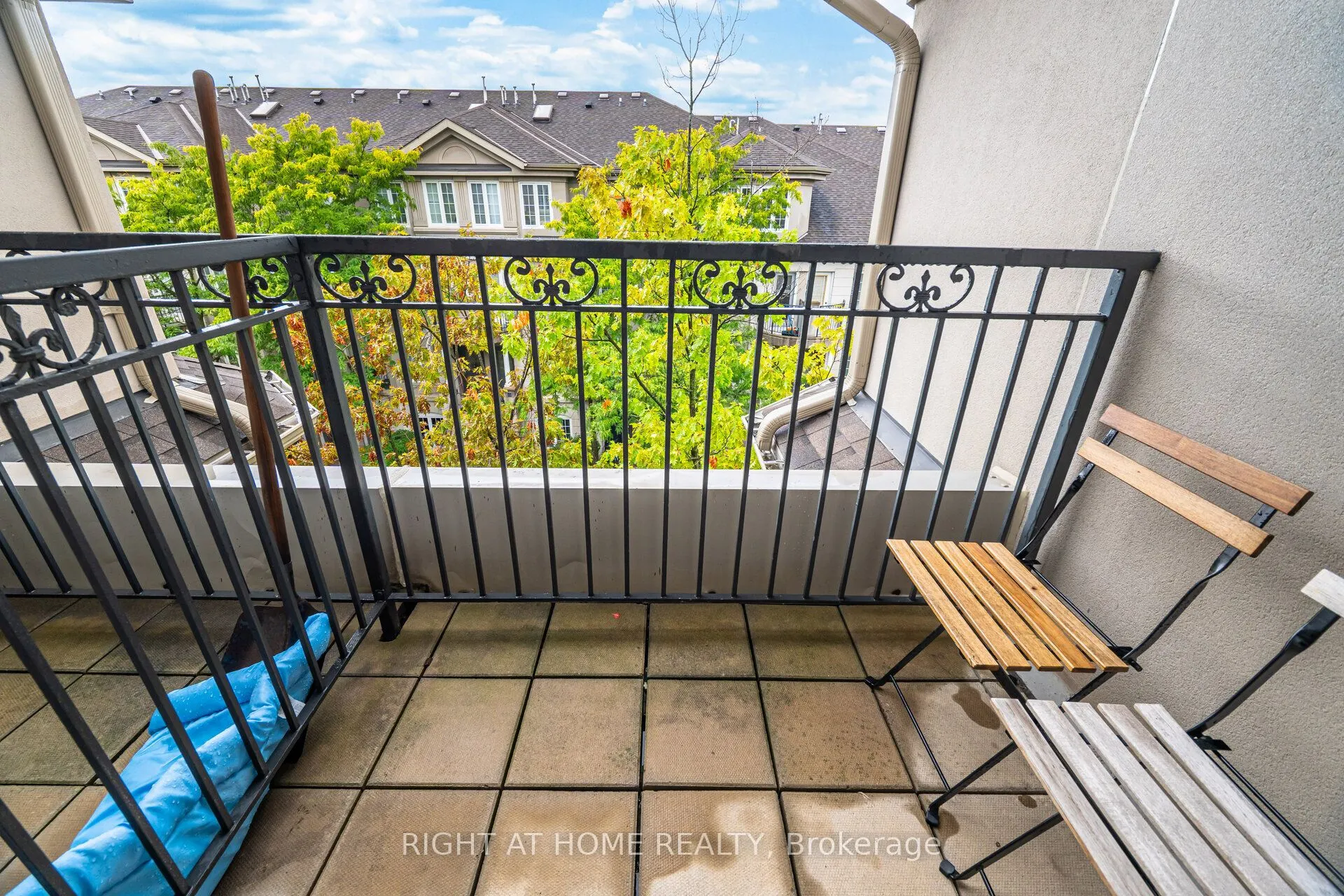 108 Finch Ave W Avenue, #B18