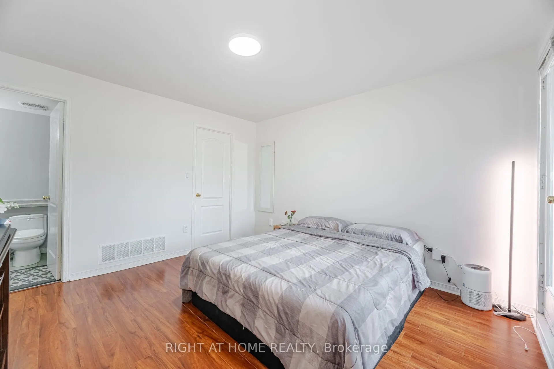 108 Finch Ave W Avenue, #B18